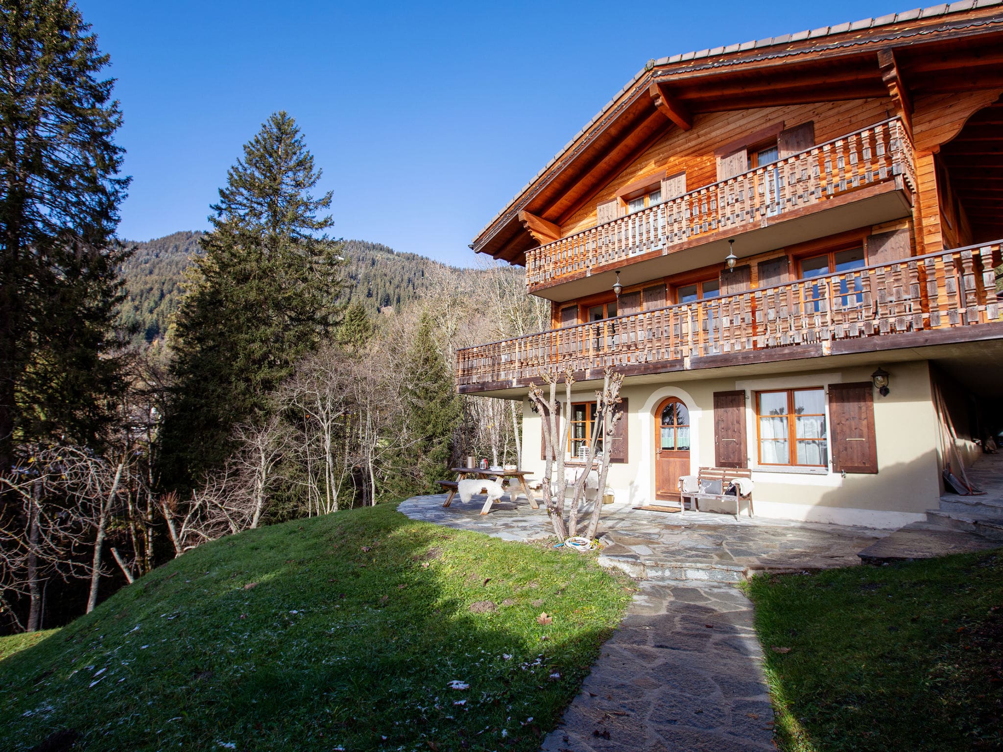 Chalet Ecovets Villars: Luxury 5-Bedroom Alpine Chalet with Fireplace Just 200m from Villars Ski Slopes
