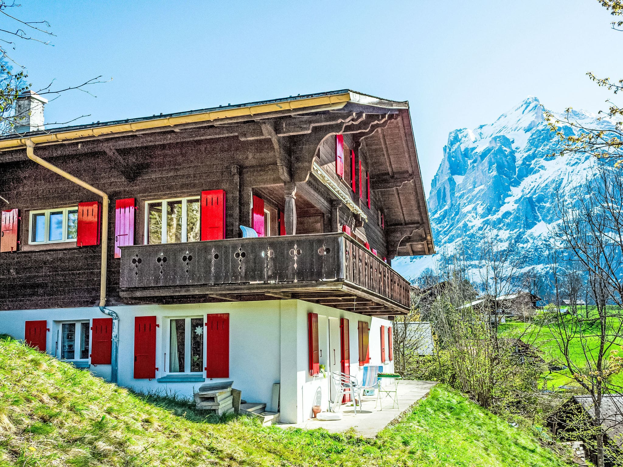 Chalet Eiger Grindelwald: Spectacular 5-Bedroom Mountain Chalet with Panoramic Alpine Views and Modern Amenities