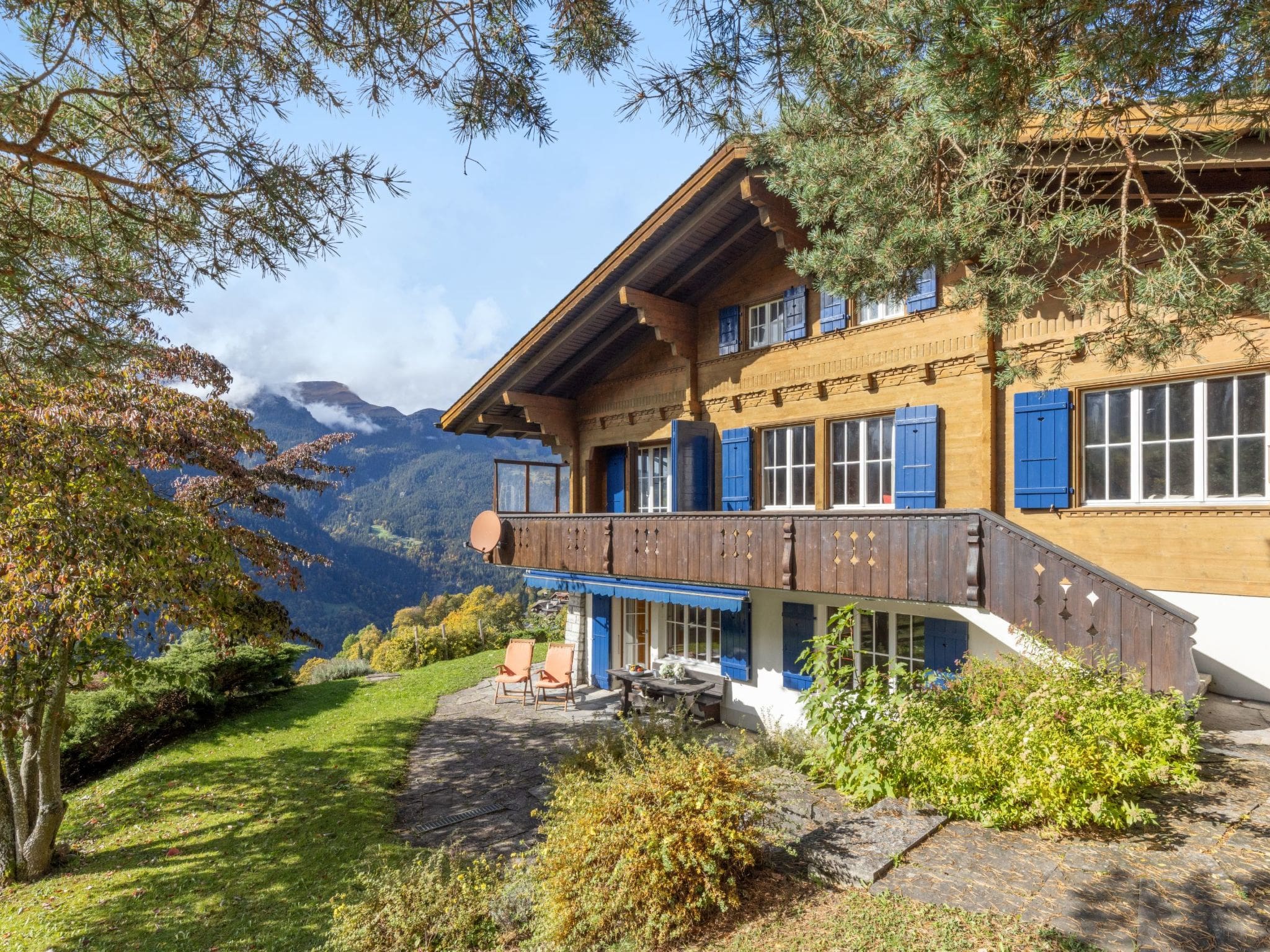 Chalet Eigerblick Wengen: Spectacular 4-Bedroom Mountain Chalet with Panoramic Alpine Views and Modern Amenities