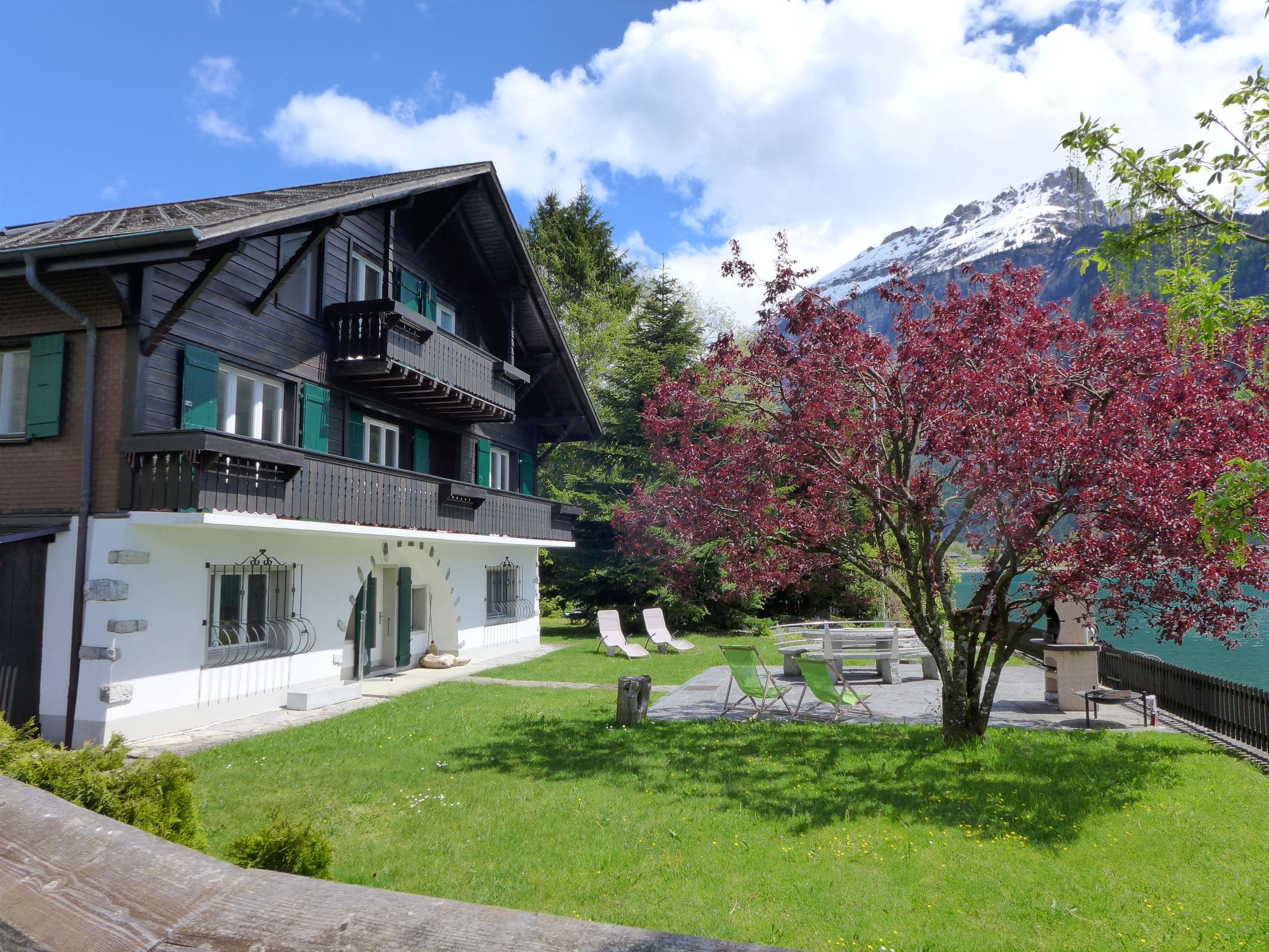 Chalet Foehn Brienz: Spectacular 4-Bedroom Lakefront Chalet with Mountain Views and Private Garden in Swiss Alps