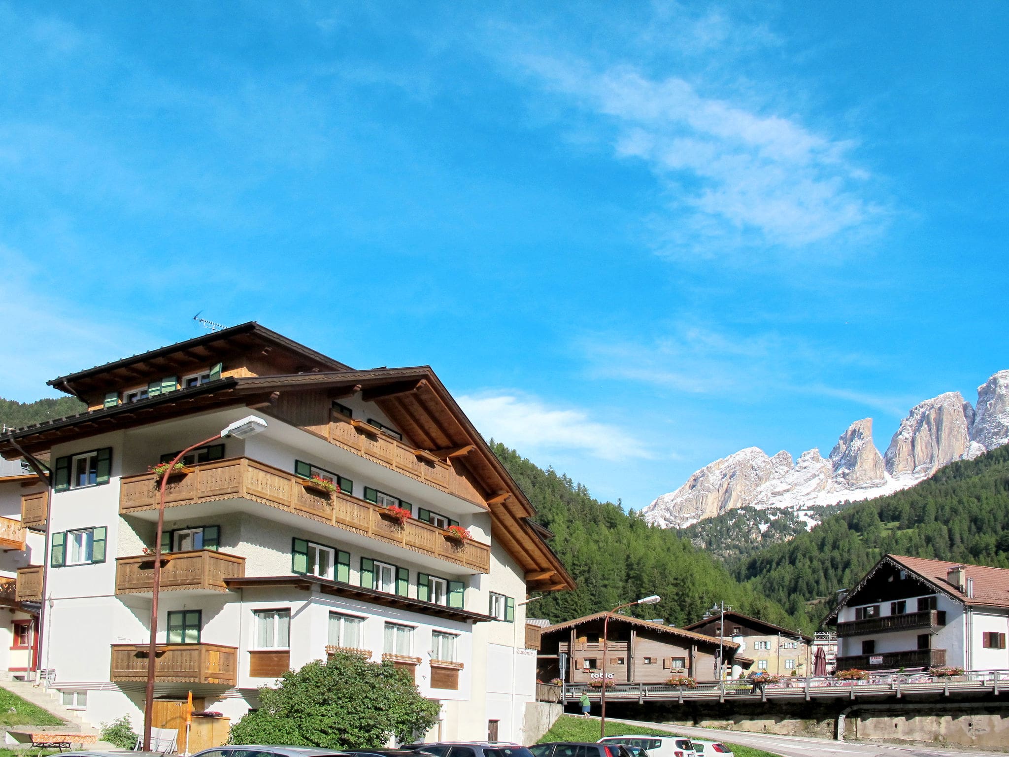 Chalet Foehn Campitello: Stunning 4-Bedroom Alpine Retreat with Mountain Views Near Ski Slopes in the Dolomites