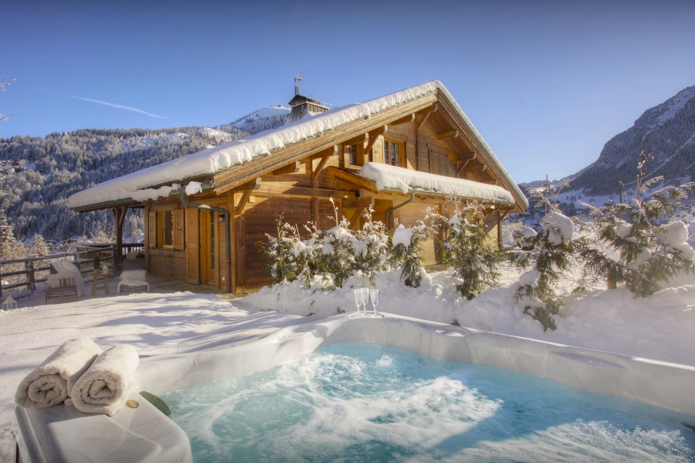 Chalet Foehn Chamonix Auvergne-Rhône-Alpes 2: Spacious 5-Bedroom Ski Chalet with Mountain Views, Upper Savoy