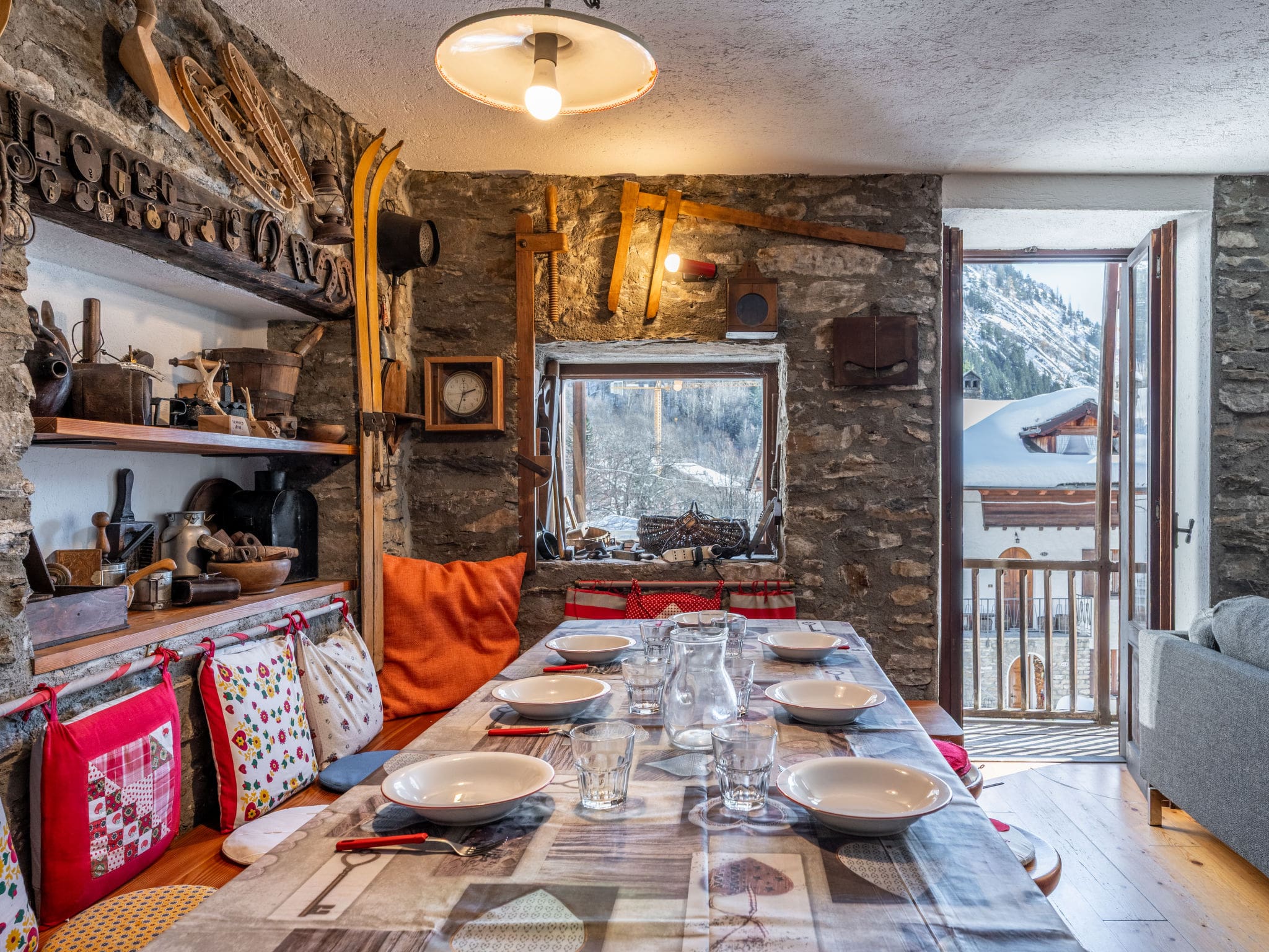 Chalet Foehn Didier: Stylish 3-Bedroom Mountain Chalet with Stunning Alpine Views Near Courmayeur Ski Resort