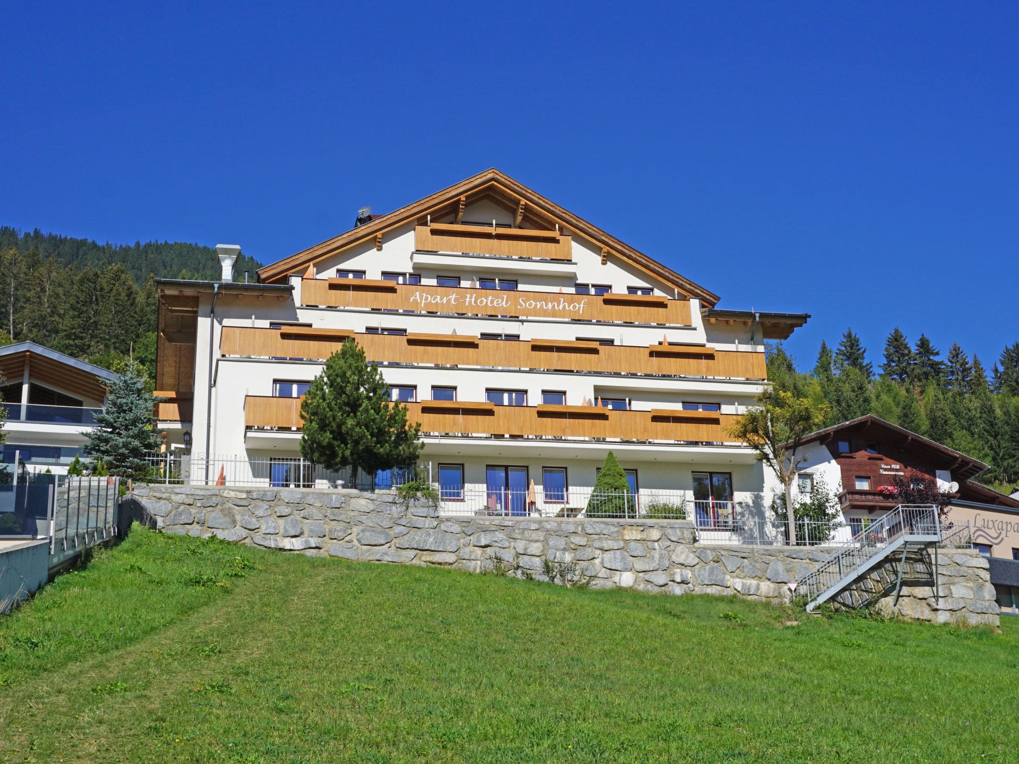 Chalet Foehn Fiss: Premium 3-Bedroom Alpine Apartment with Mountain Access and Wellness Facilities in Austria