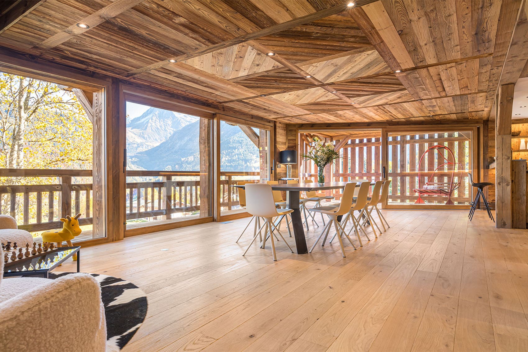 Chalet Foehn Megève: Spacious 5-Bedroom Ski Chalet with Sauna and Pool, Megève