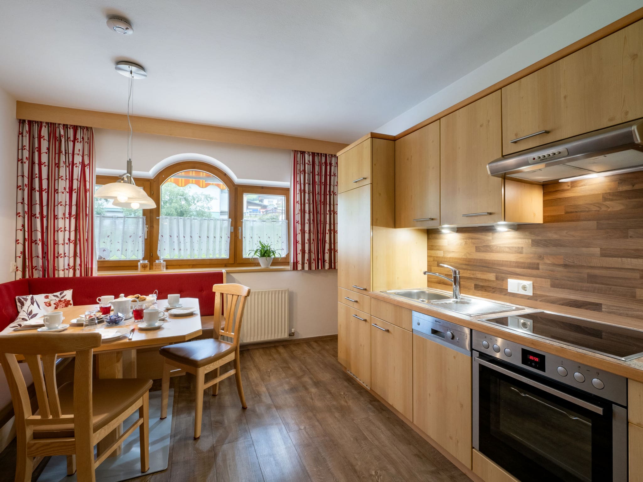 Chalet Foehn Niederau: Modern 2-Bedroom Alpine Apartment with Mountain Views and Ski Access in Wildschoenau