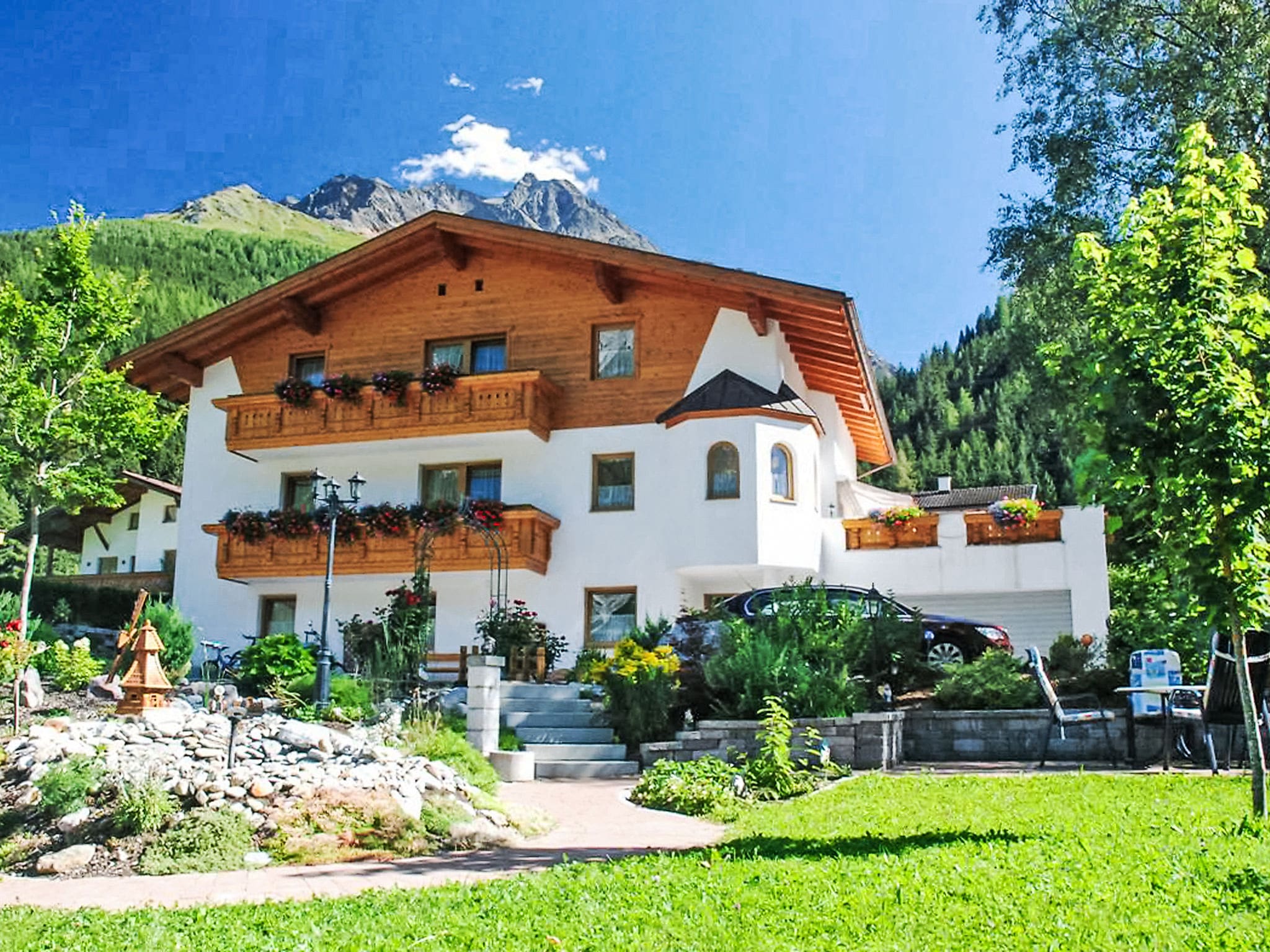 Chalet Foehn Pettneu: Stunning 4-Bedroom Mountain Apartment with Wellness Pool Access Near St Anton