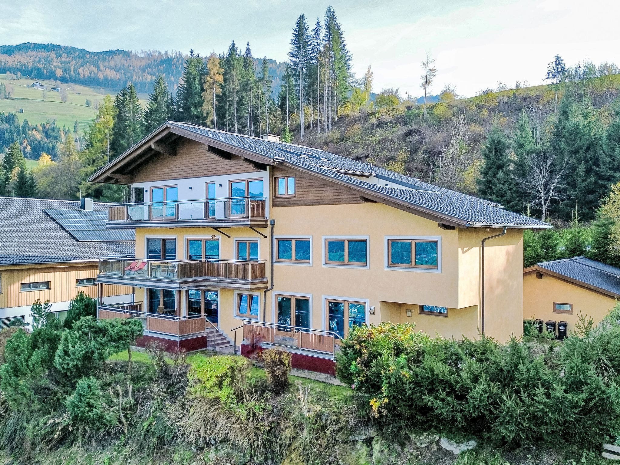 Chalet Foehn Rohrmoos: Modern 3-Bedroom Alpine Apartment with Panoramic Mountain Views and Ski Access in Austria