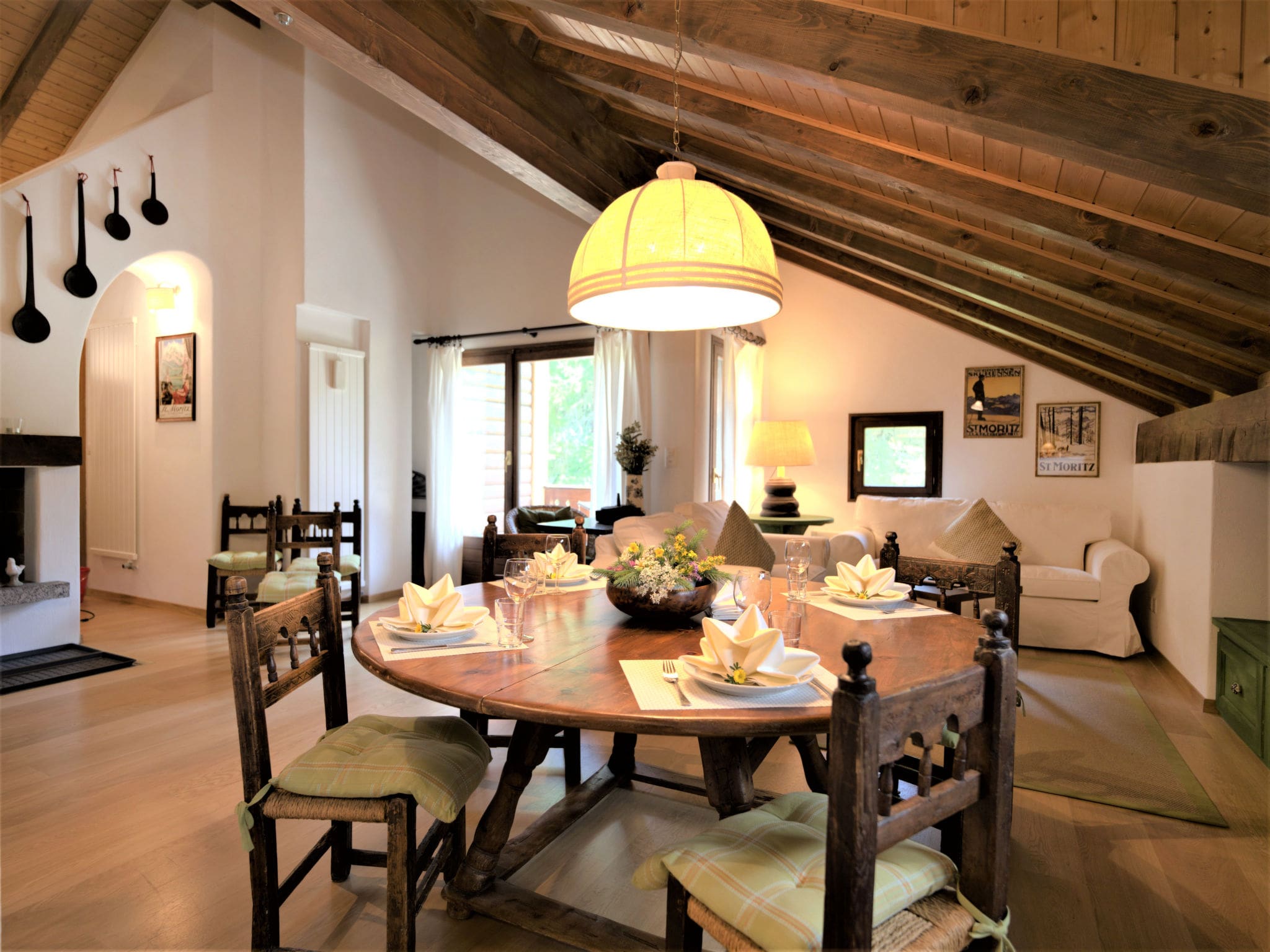 Chalet Foehn Silvaplana: Stylish 2-Bedroom Alpine Apartment with Mountain Views and Ski Access in Swiss Engadin Valley