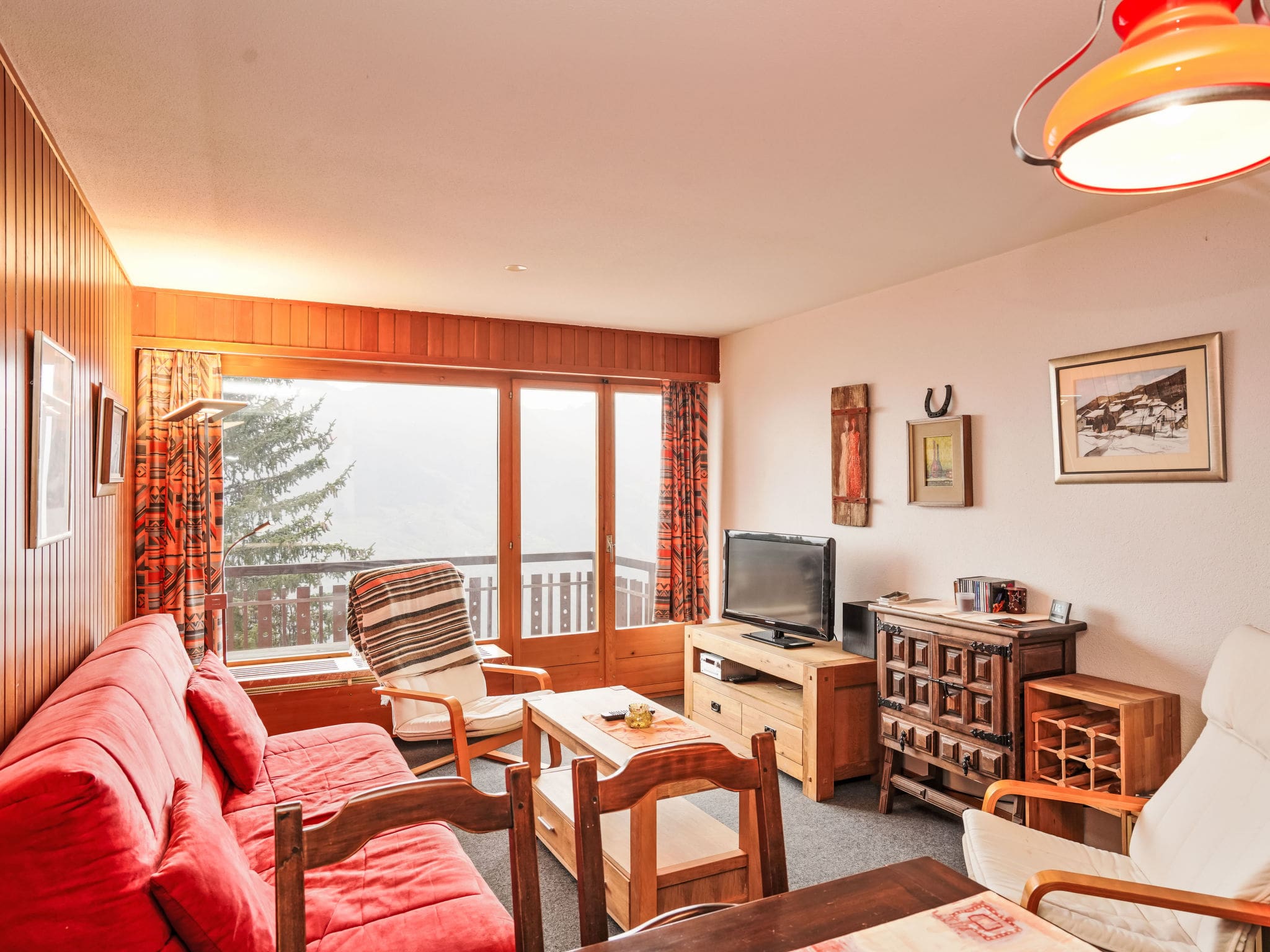Chalet Foehn Thyon: Modern 2-Bedroom Alpine Apartment with Mountain Access and Balcony Views
