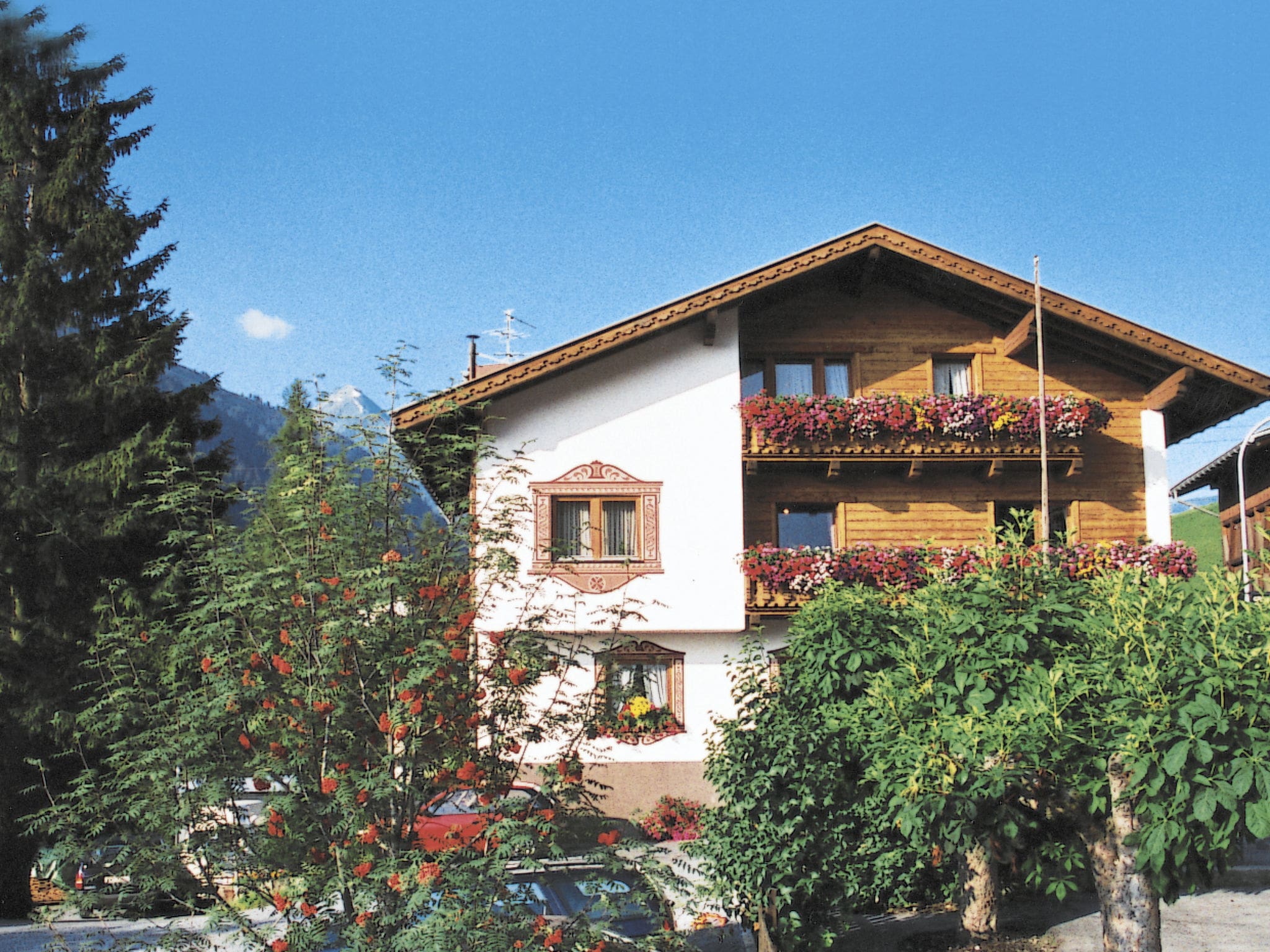Chalet Föhn Arlberg: Alpine 3-Bedroom Ski Chalet with Balconies and Modern Amenities in Sankt Anton am Arlberg Austria
