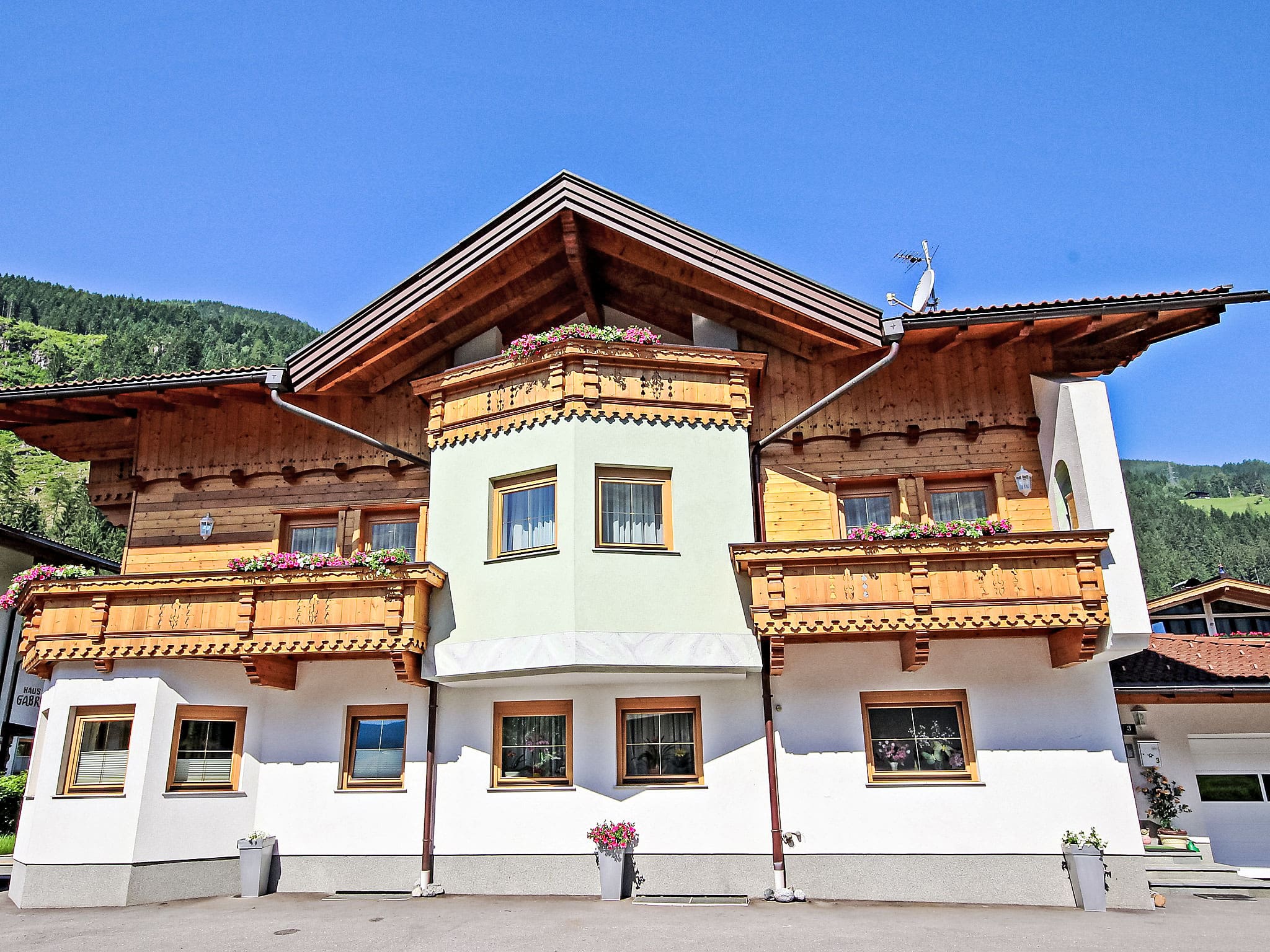 Chalet Fohn Aschau Aschau im Zillertal: Premium 3-Bedroom Alpine Apartment with Mountain Views and Sauna Access in Zillertal Valley