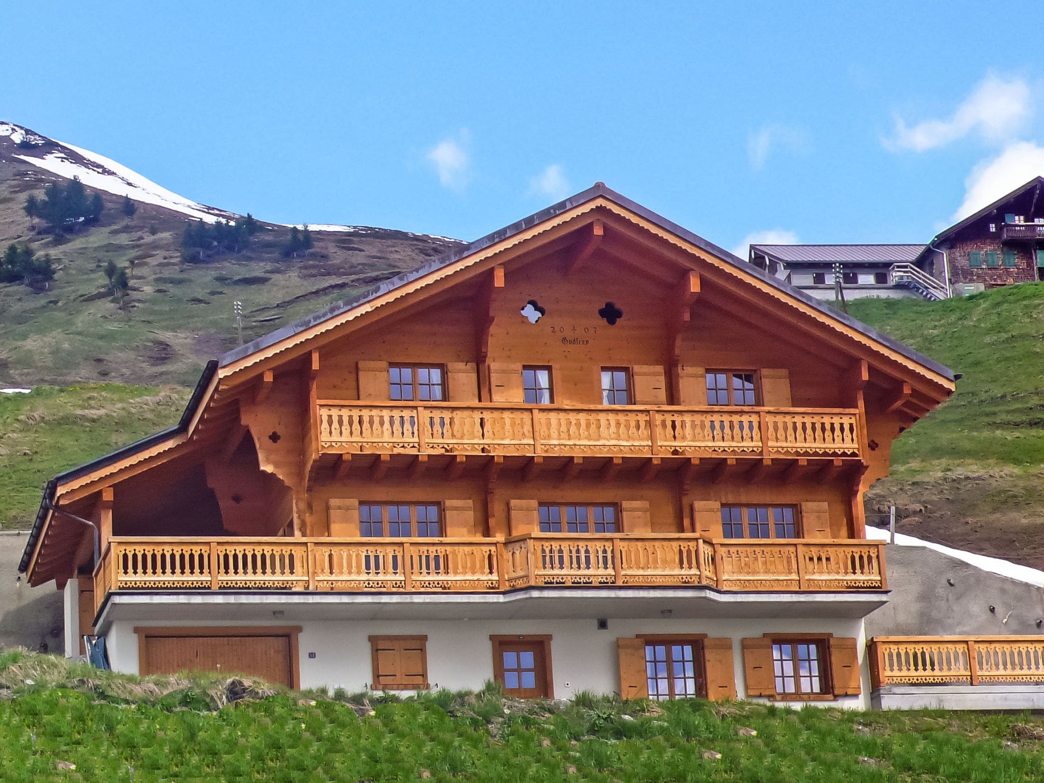 Chalet Fohn Crosets: Spectacular 5-Bedroom Mountain Chalet with Panoramic Alpine Views and Sauna in the Swiss Alps