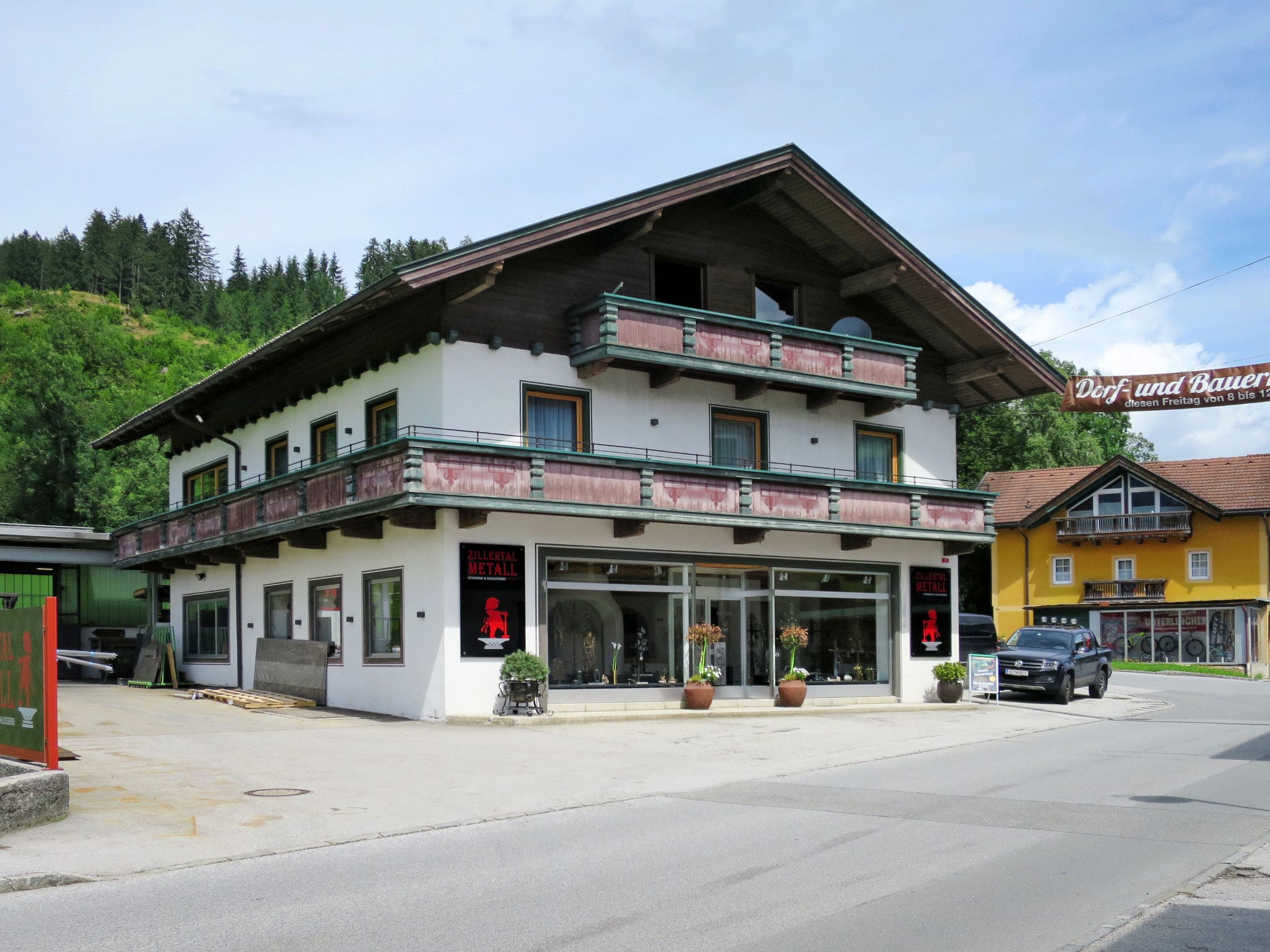 Chalet Fohn Fugen: Spacious 4-Bedroom Alpine Apartment with Ski Access and Mountain Views in Tyrol Austria