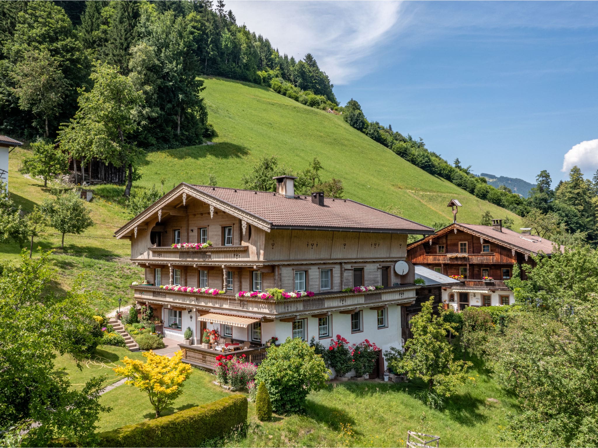Chalet Fohn Hippach: Stunning 2-Bedroom Alpine Apartment with Mountain Views and Eco-Friendly Features in the Tyrolean Alps
