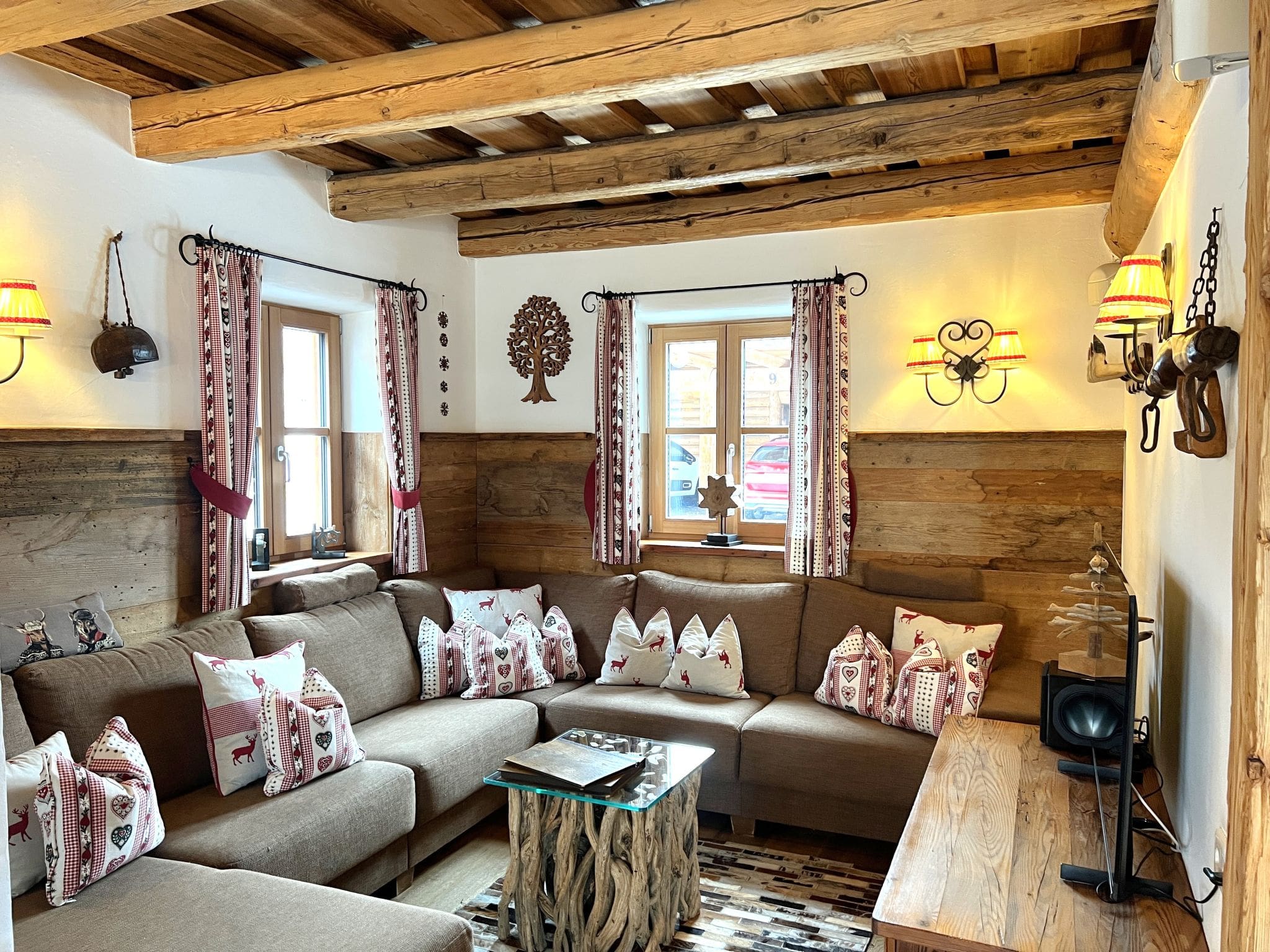 Chalet Fohn Sankt Michael: Contemporary 3-Bedroom Alpine Chalet with Mountain Views near Grosseck-Speiereck Ski Resort