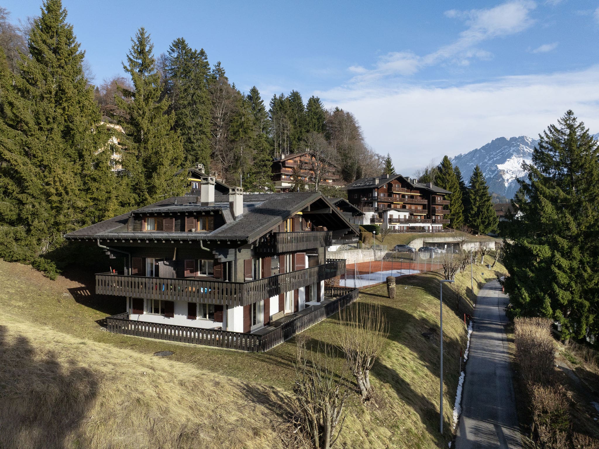 Chalet Fohn Villars: Spacious 4-Bedroom Alpine Apartment with Mountain Views and Shared Indoor Pool