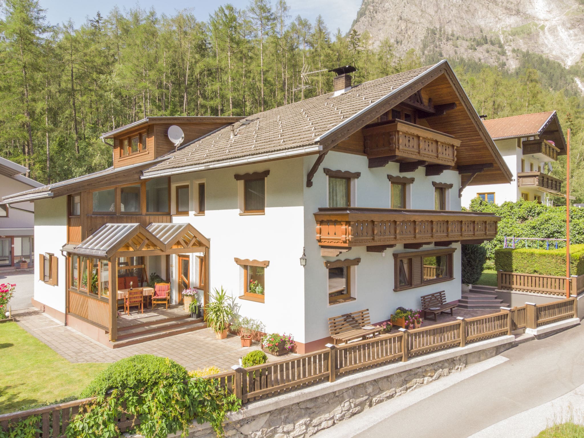 Chalet Föhnwind Umhausen: Spacious 6-Bedroom Family Mountain Retreat with Stunning Alpine Views and Modern Amenities in Tirol Austria