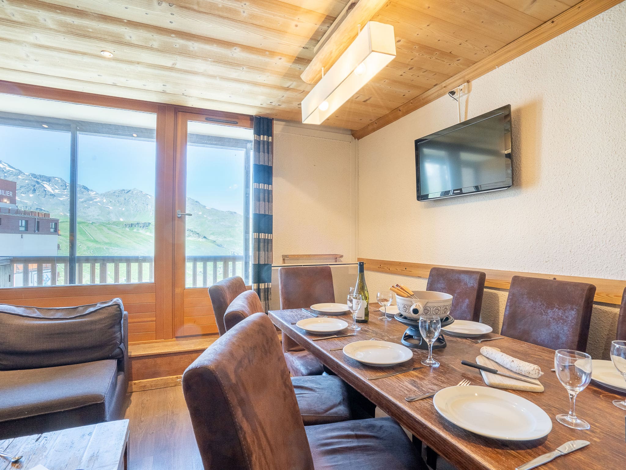 Chalet Fourneaux Thorens: Luxury 2-Bedroom Alpine Apartment with Mountain Views and Ski Access in French Alps