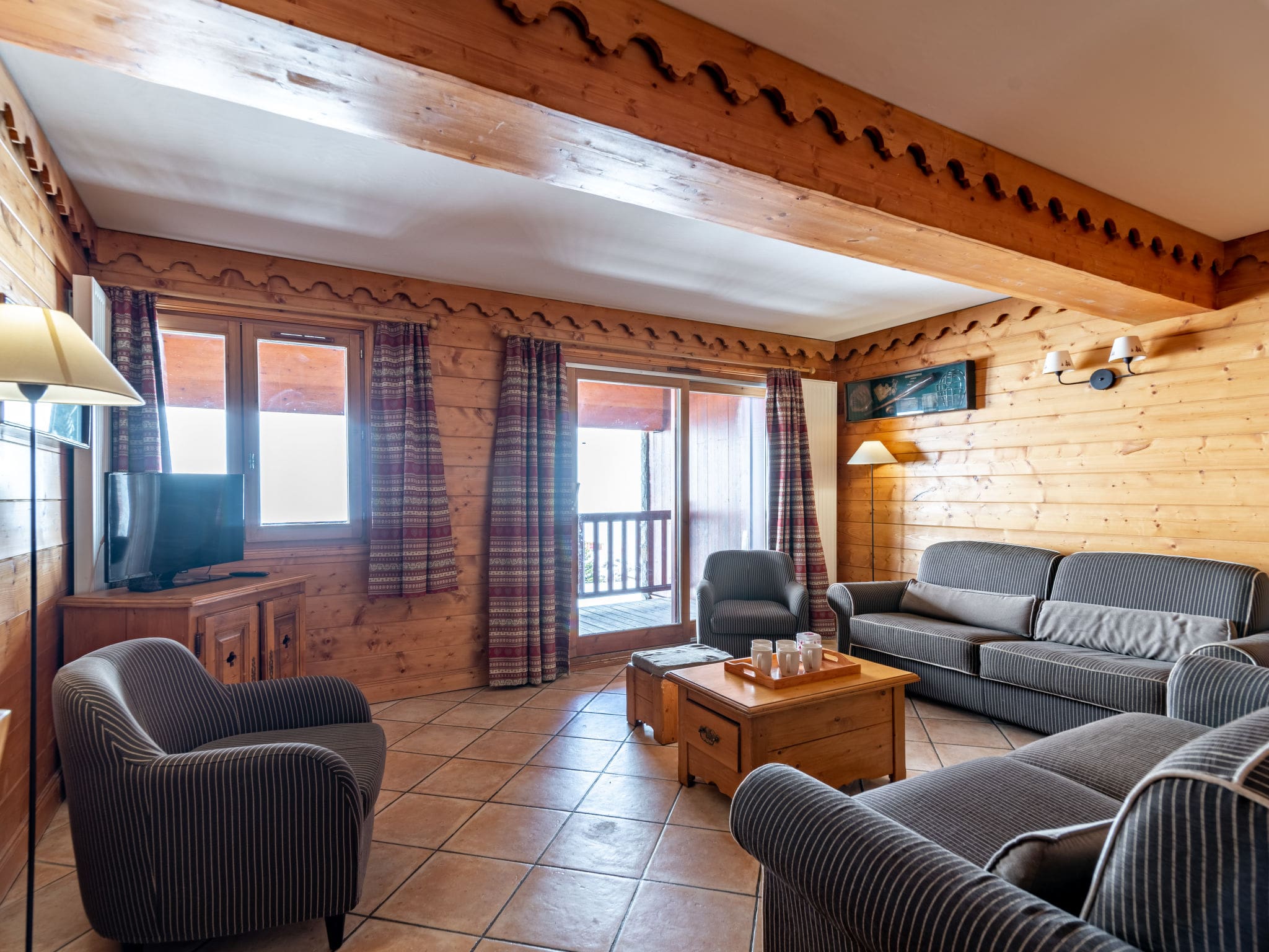 Chalet Francolin Tignes: Modern 3-Bedroom Alpine Apartment with Stunning Mountain Views and Ski Access in Tignes France