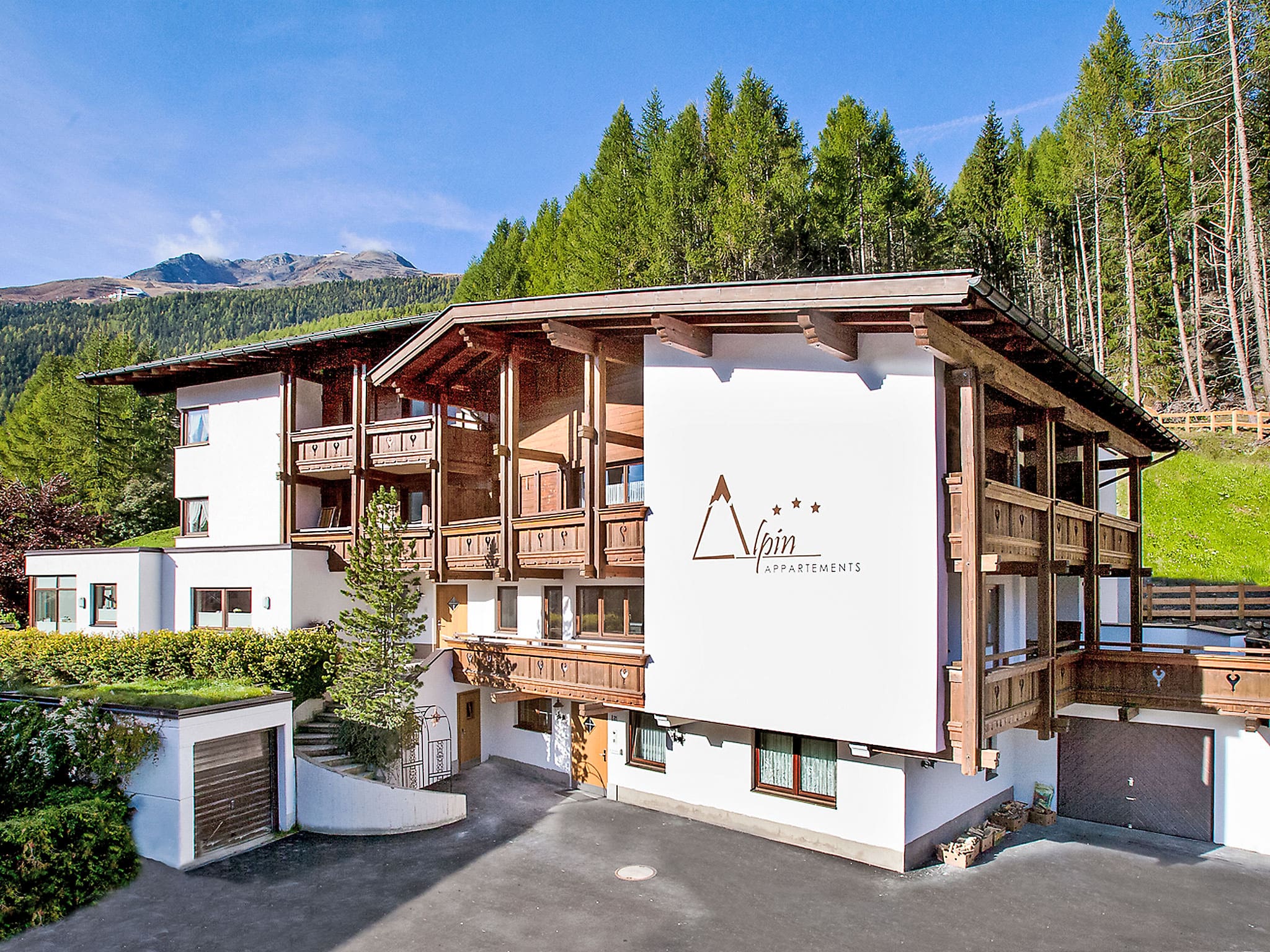 Chalet Gaislachkogl Sölden: Spacious 5-Bedroom Alpine Apartment with Ski Access and Panoramic Piste Views in Austrian Ötztal Valley