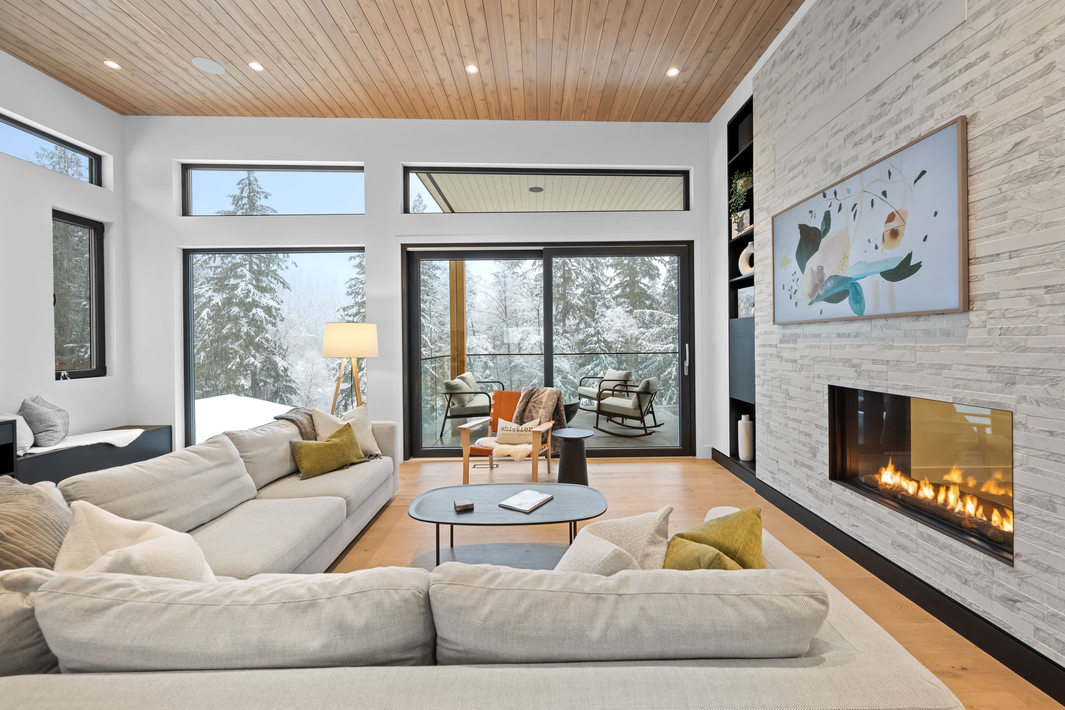 Chalet Garibaldi Whistler: Luxury 4-Bedroom Ski Chalet with Hot Tub, Squamish-Lillooet