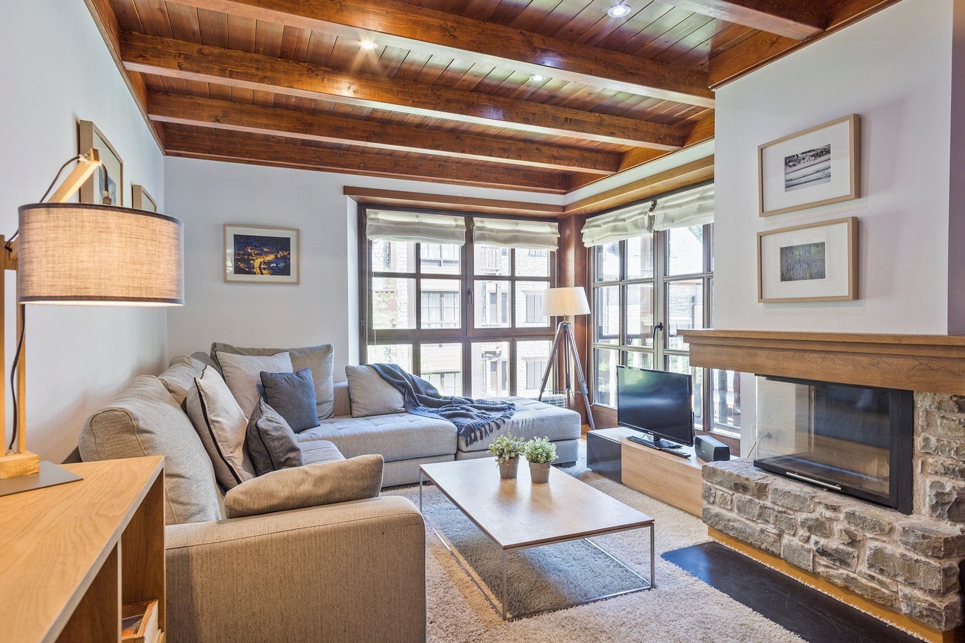 Chalet Garona Baqueira Val d’Aran: Charming 3-Bedroom Ski Chalet with Cozy Fireplace, Val d’Aran