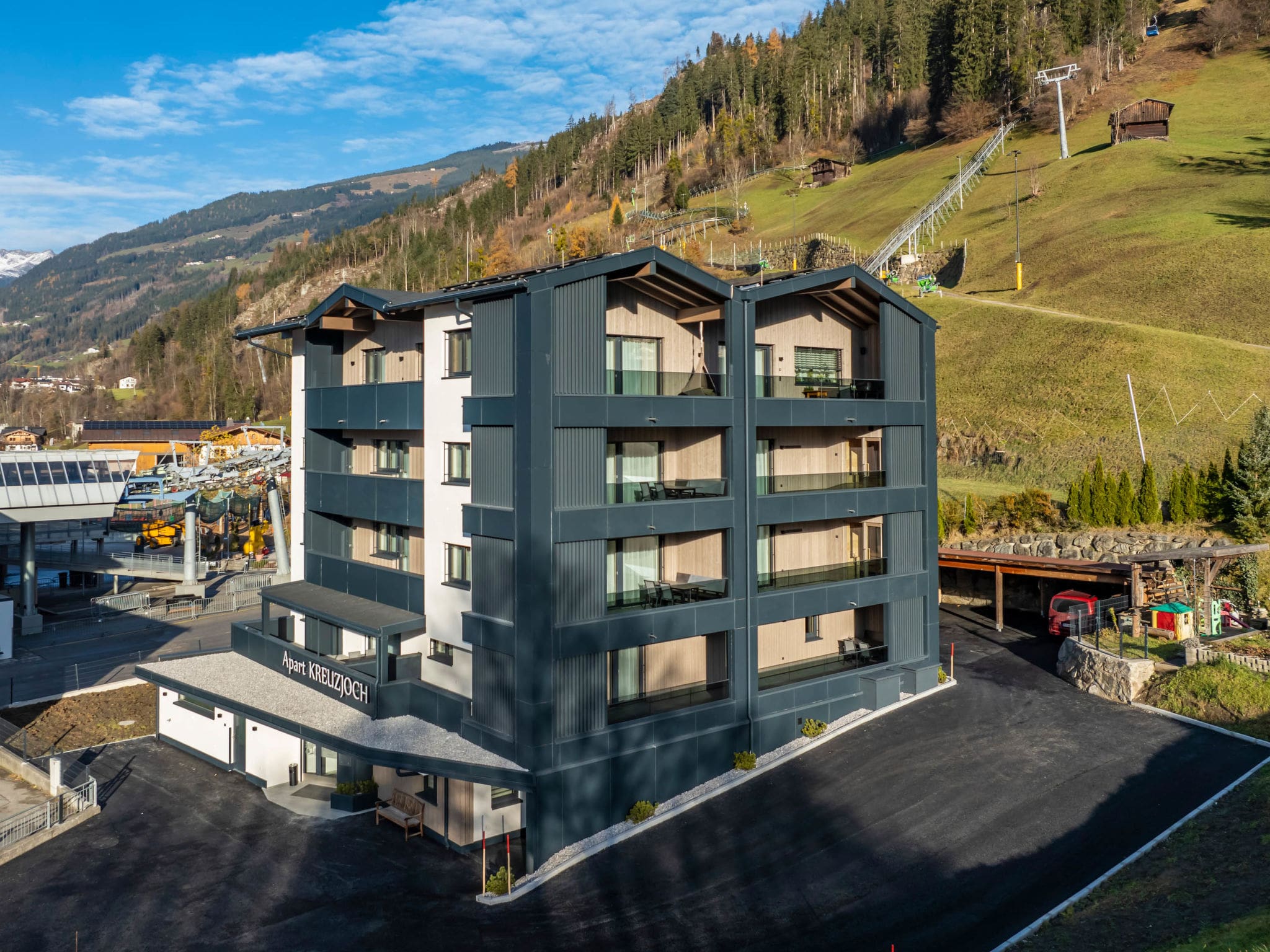 Chalet Gerlosstein Zell: Modern 2-Bedroom Alpine Apartment with Mountain Views and Ski Access in Austrian Ziller Valley
