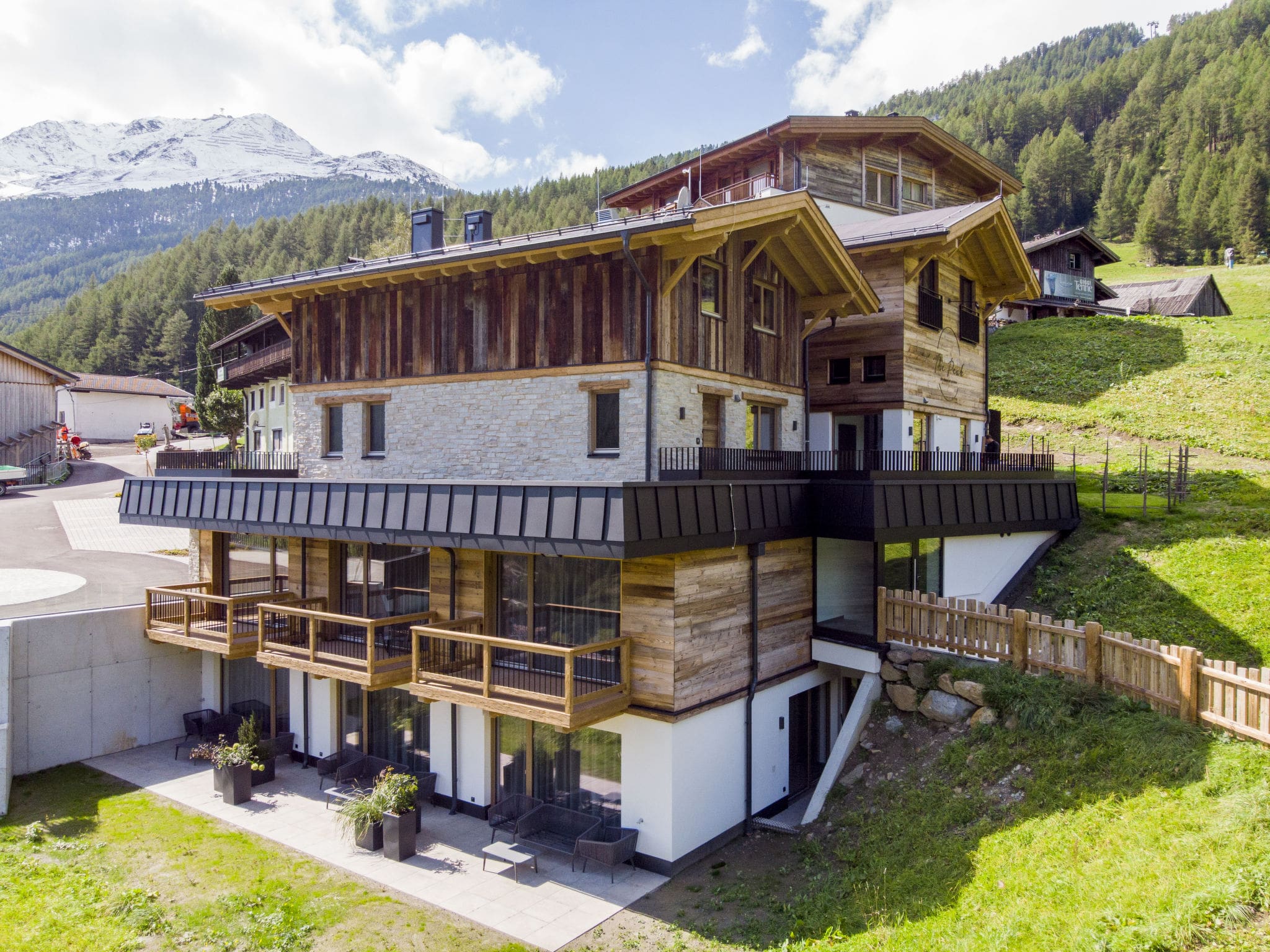 Chalet Grünsee Sölden: Contemporary Studio Apartment with Ski-in Access and Mountain Views in Austria