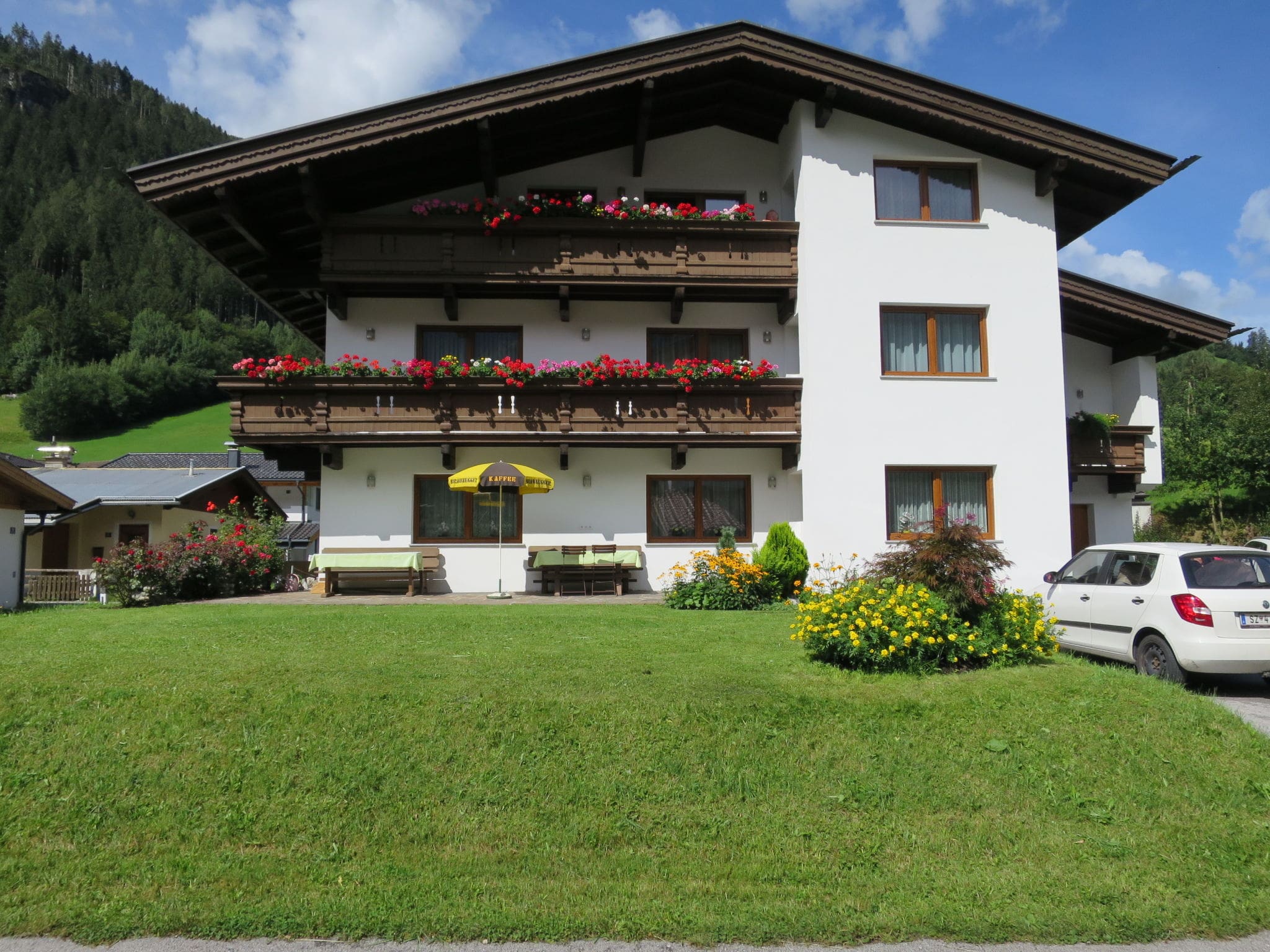 Chalet Habach Zell: Spacious 6-Bedroom Mountain Chalet with Panoramic Alpine Views in Austrian Tyrol