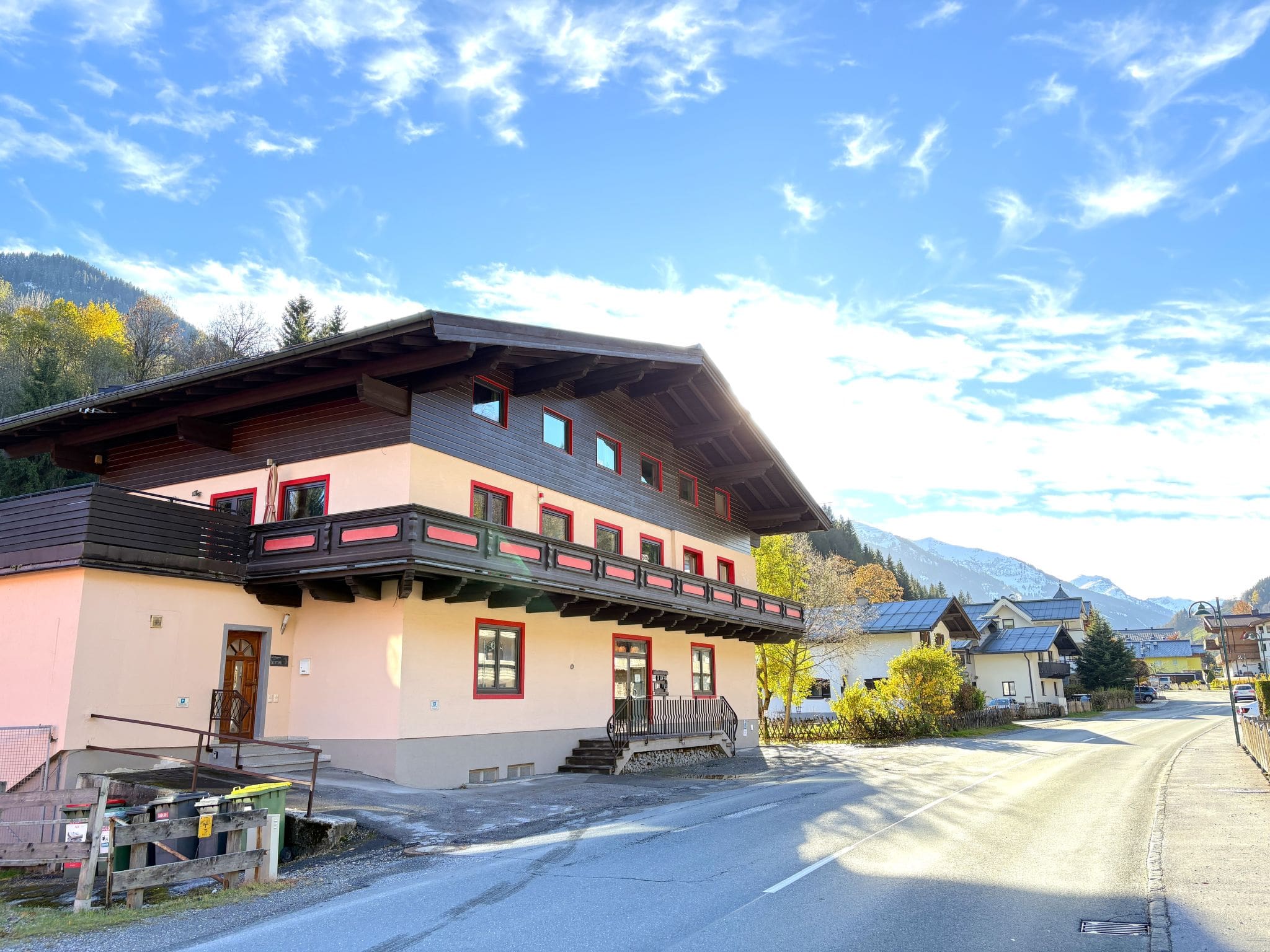 Chalet Hochkeil Saalbach: Modern 2-Bedroom Alpine Apartment with Mountain Views in Saalbach-Hinterglemm Austria