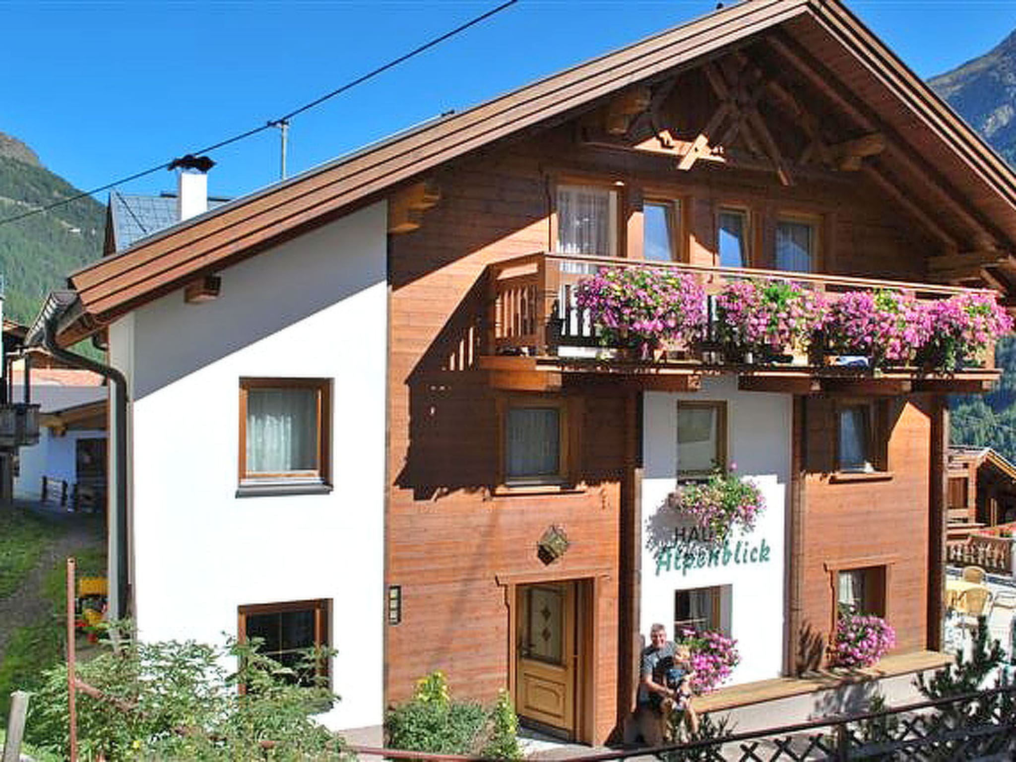 Chalet Innerwald Sölden: Luxury 4-Bedroom Alpine Chalet with Ski Access and Modern Amenities in Austrian Alps