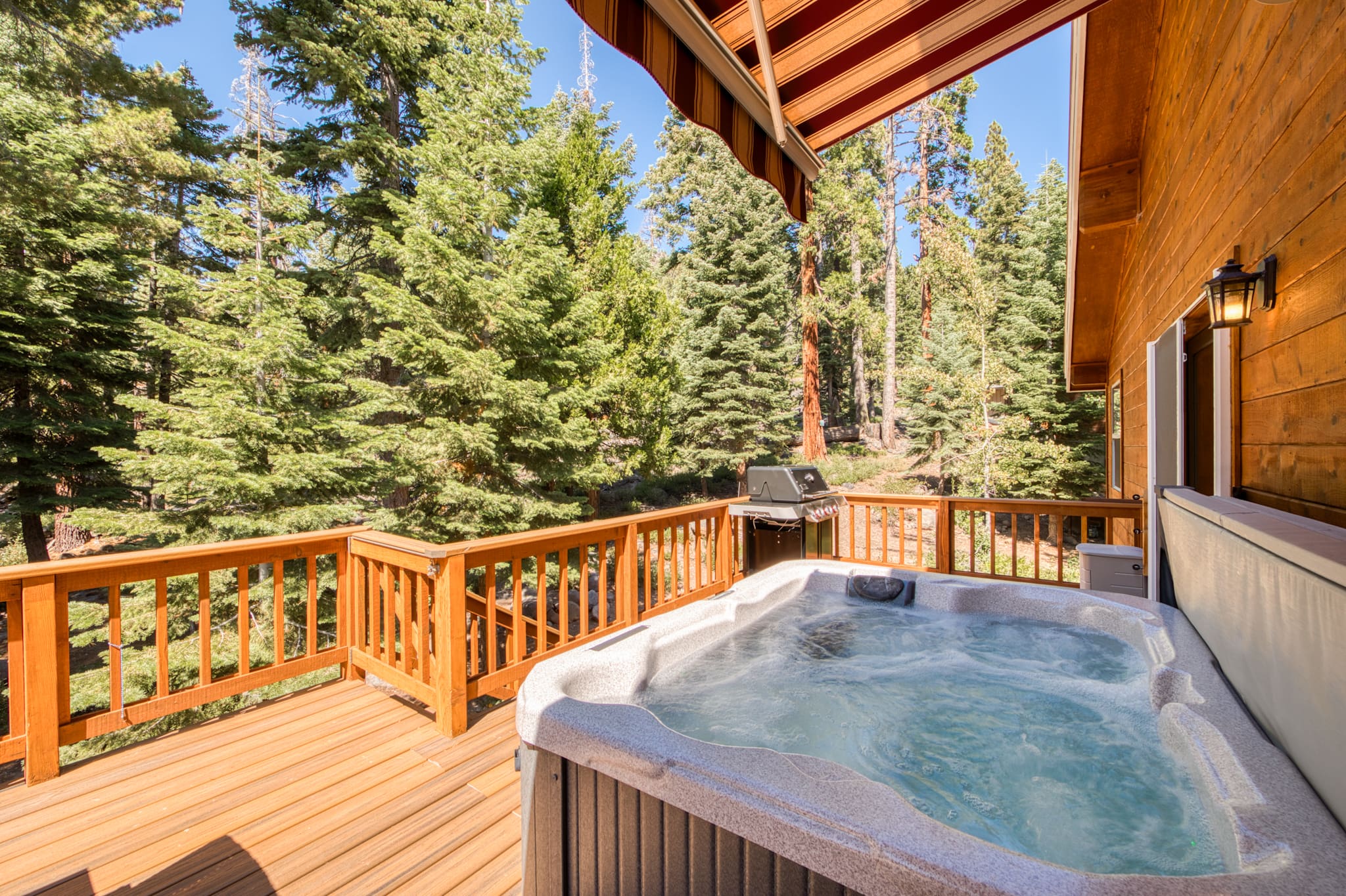 Chalet Jeffrey Tahoe Tahoe Vista: 4-Bedroom Cabin with Hot Tub and Lake Views, Tahoe Vista