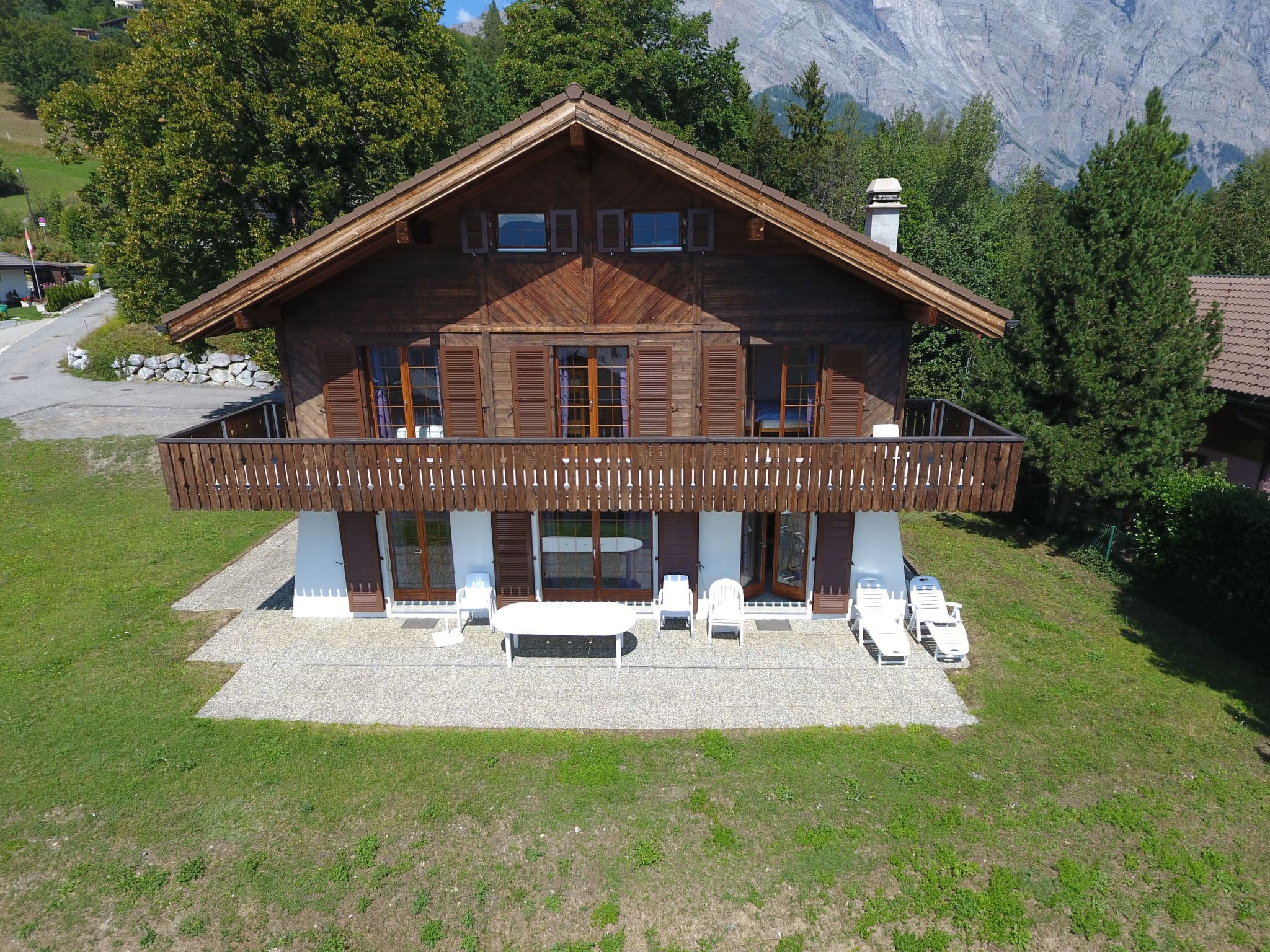 Chalet Leytron Ovronnaz: Luxury 4-Bedroom Mountain Chalet with Fireplace and Thermal Spa Access near Ski Slopes