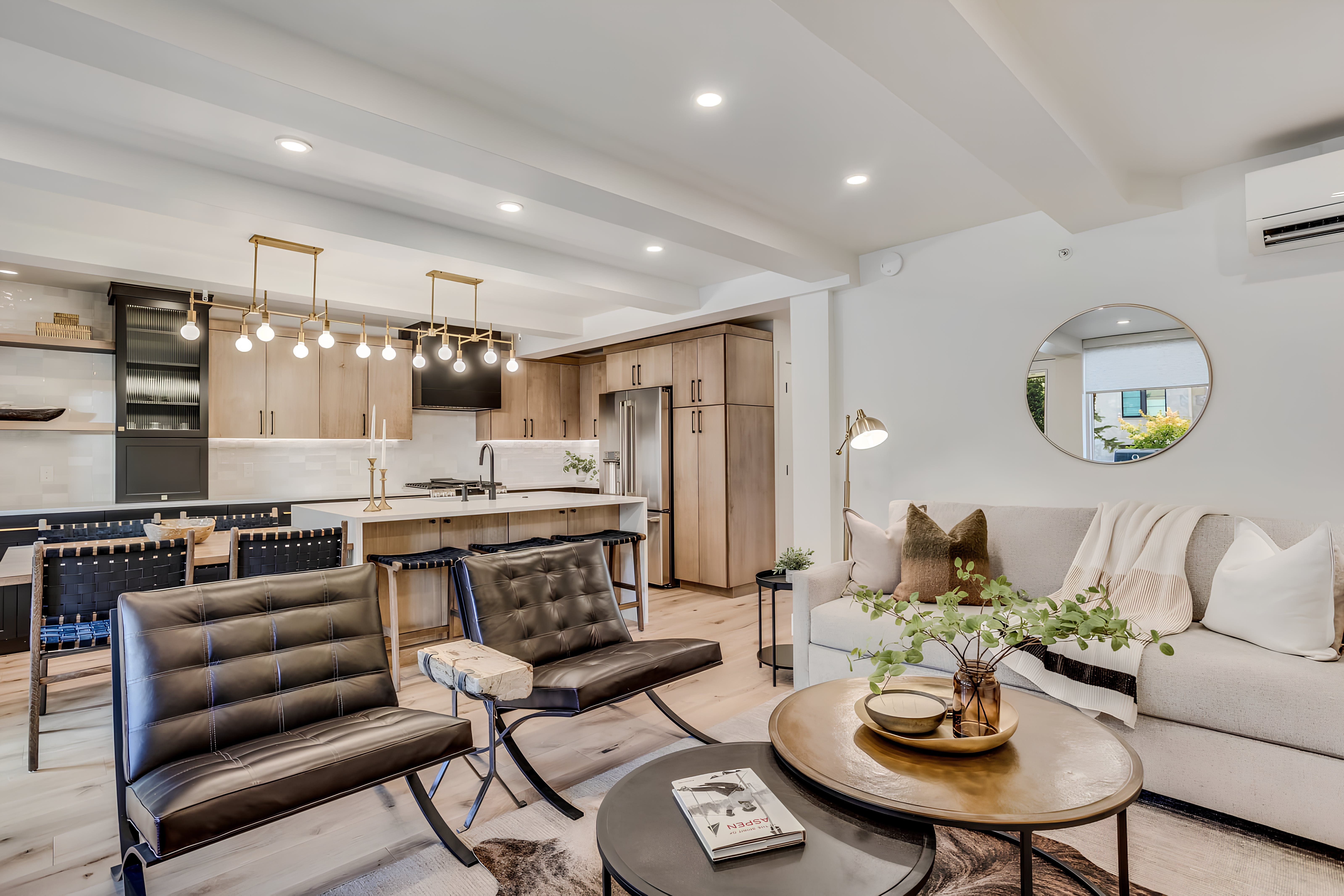 Chalet Maroon Aspen: Luxury 2-Bedroom Apartment with Hot Tub, Aspen & Snowmass