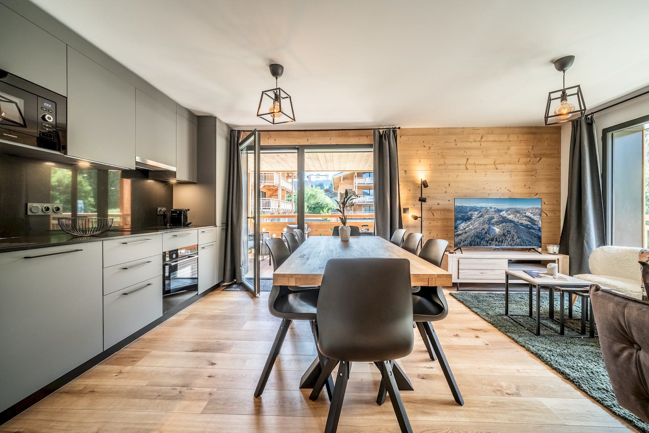 Chalet Môle Les Gets: Spacious 4-Bedroom Ski Apartment Rental Les Gets with Mountain Views