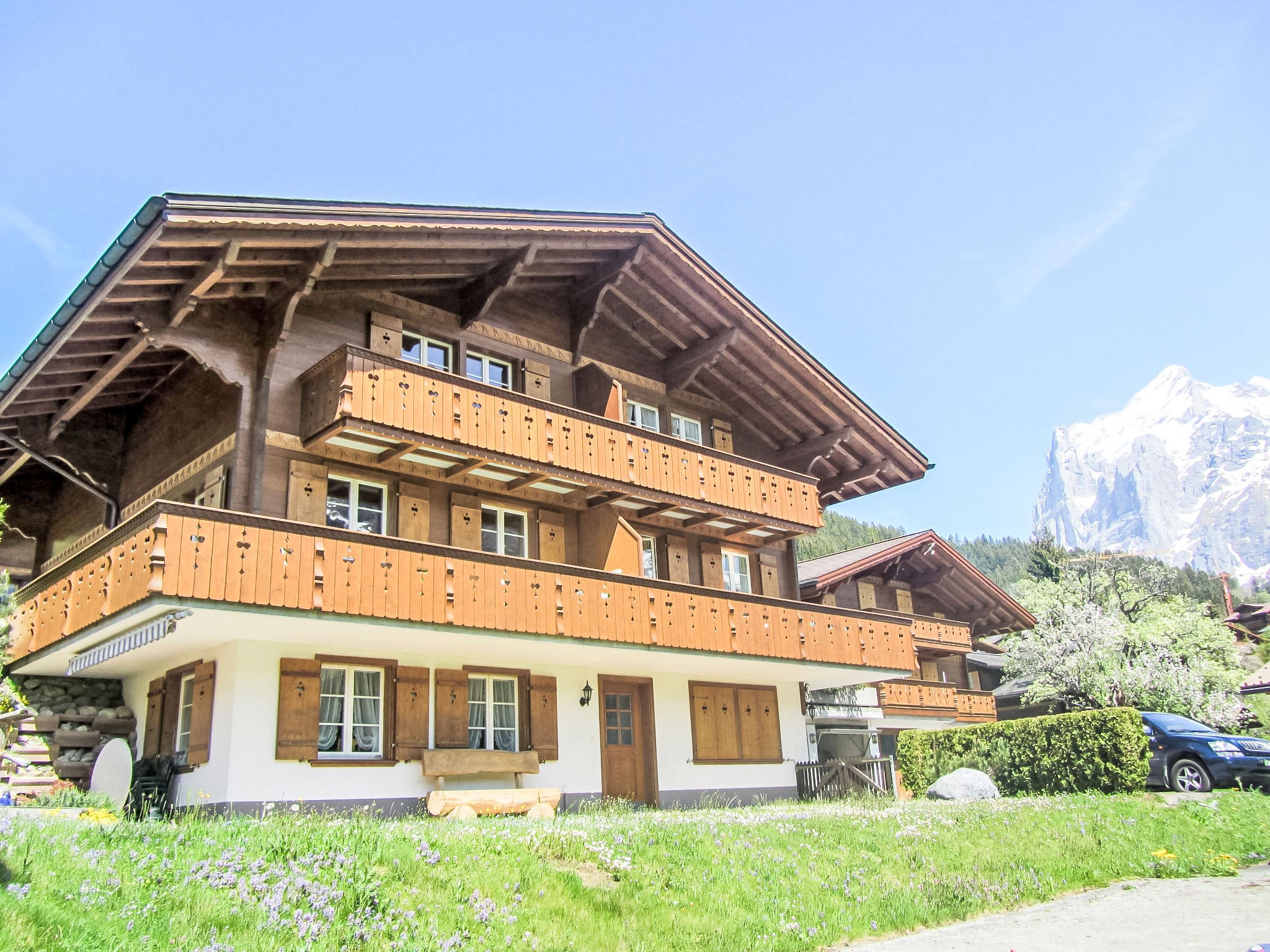 Chalet Mönch Grindelwald: Premium 2-Bedroom Alpine Apartment with Stunning Eiger Views and Mountain Access