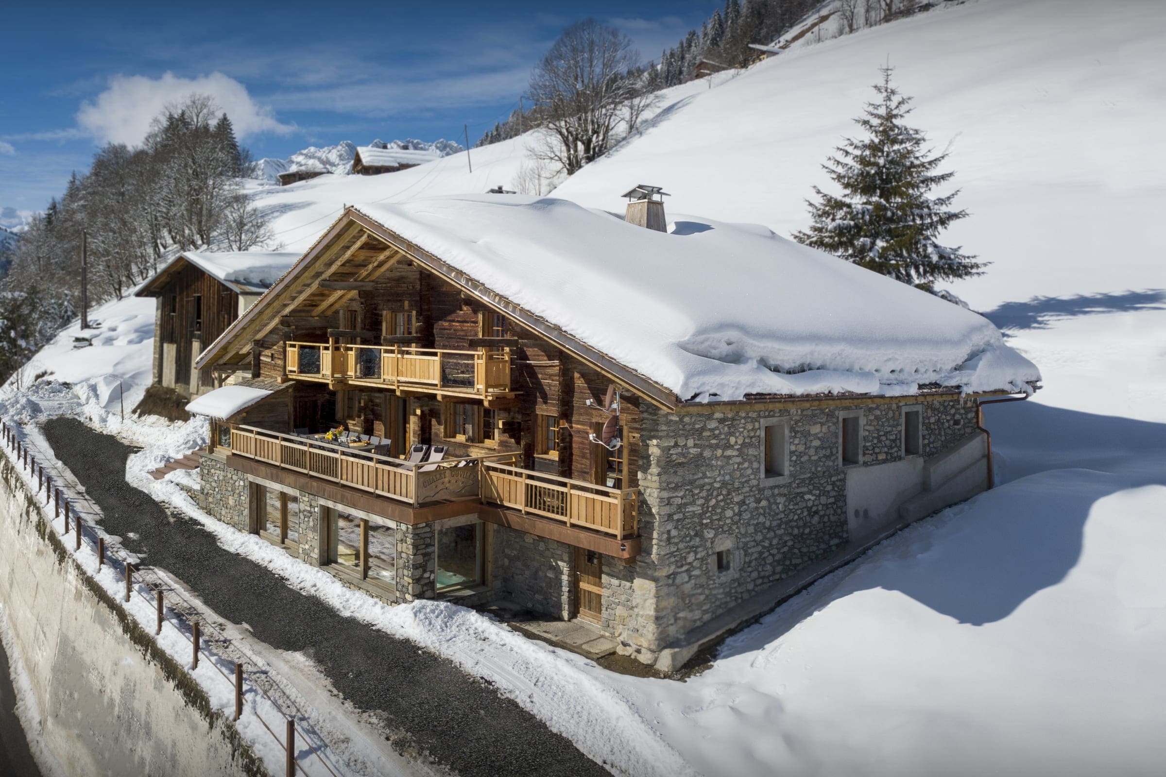 Chalet Mont Blanc: Elegant 7-Bedroom Luxury Chalet with Sauna, Savoy