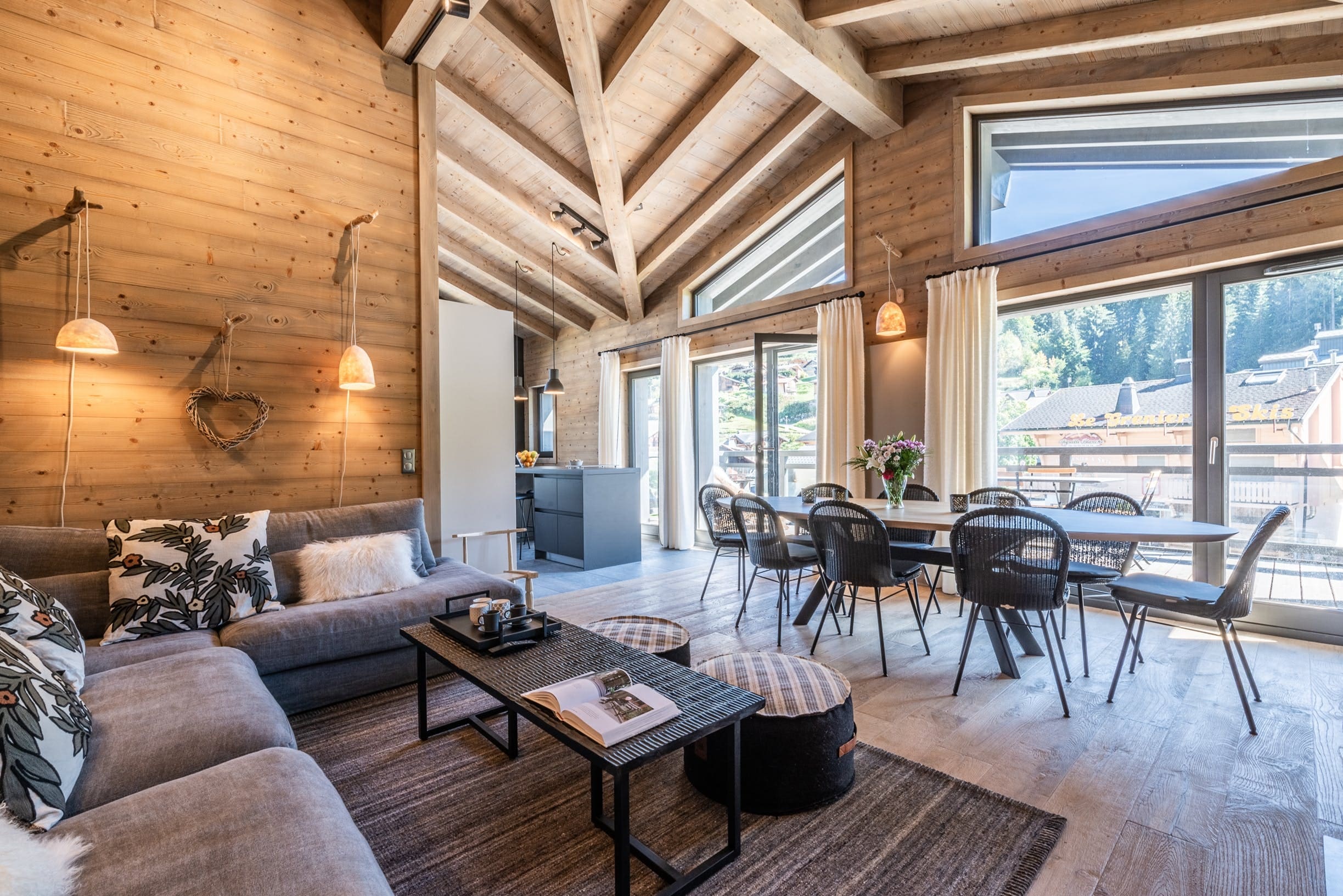 Chalet Mont Chéry Les Gets Les Gets 2: Stylish 3-Bedroom Ski Chalet with Mountain Views, Les Gets