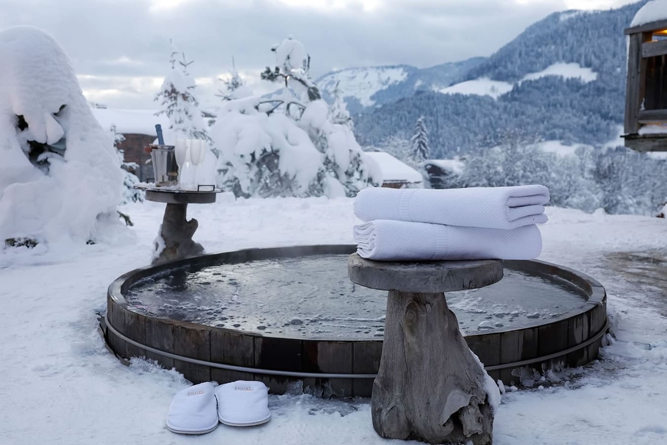 Chalet Montagne Megève: Luxury 6-Bedroom Chalet with Pool and Hot Tub, Megève