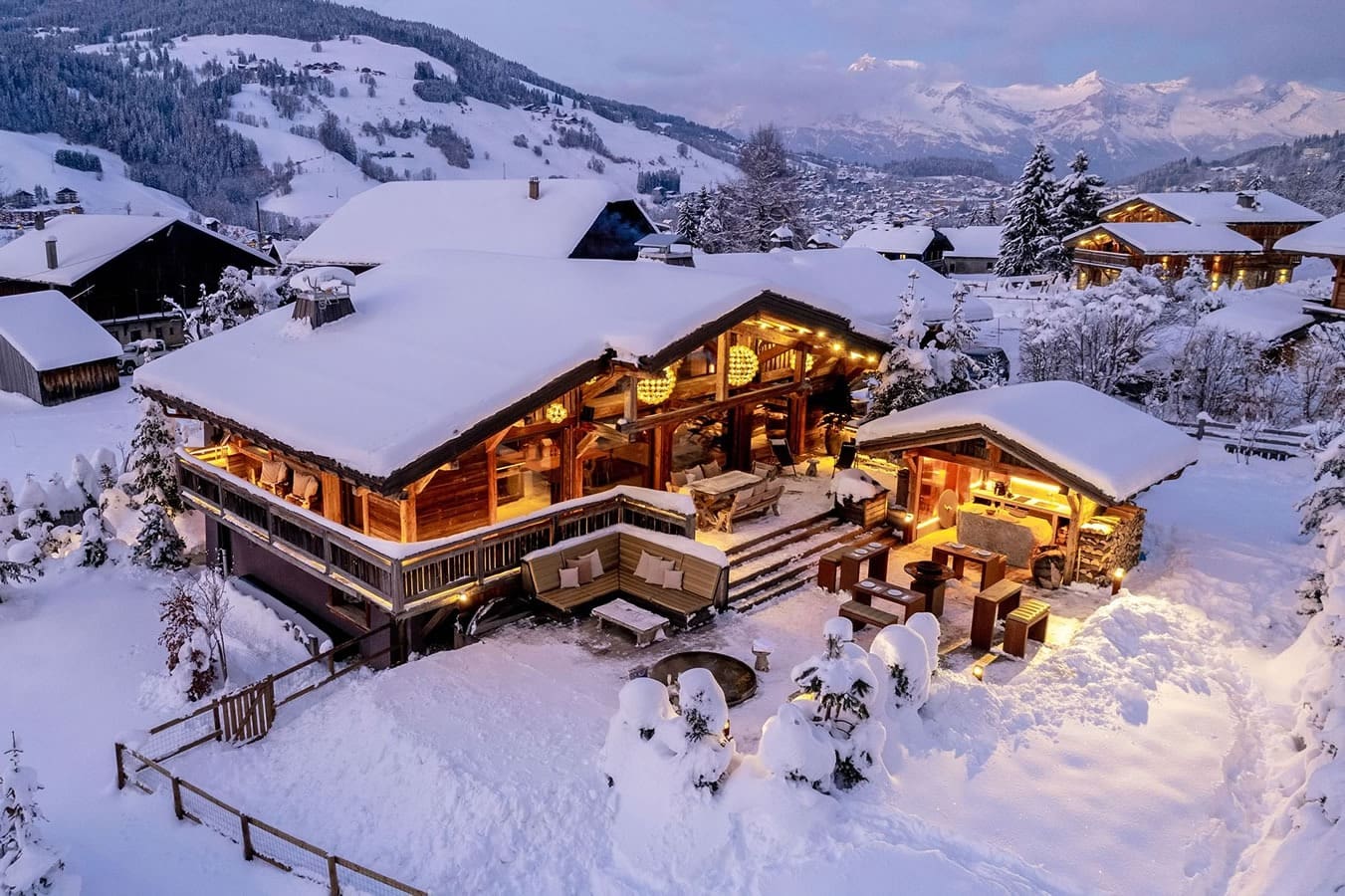 Chalet Montagne Megève: Luxury 6-Bedroom Chalet with Pool and Hot Tub, Megève