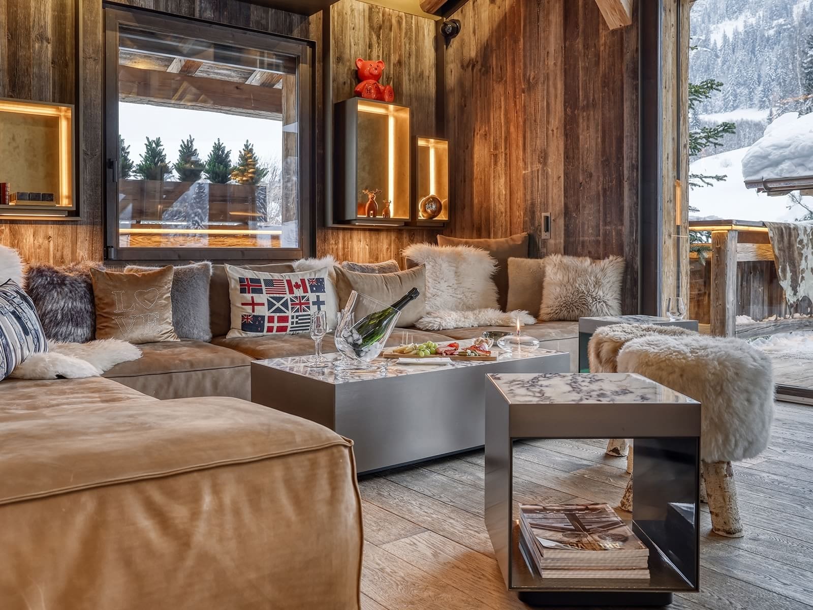 Chalet Montagne Megève: Luxury 6-Bedroom Chalet with Pool and Hot Tub, Megève