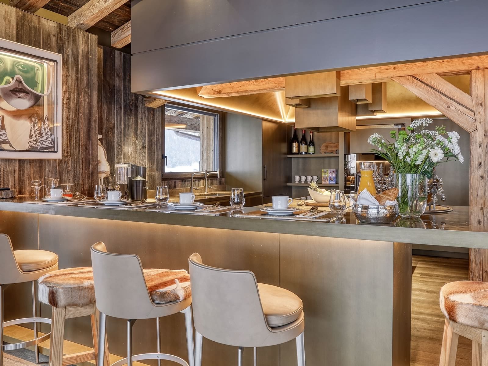 Chalet Montagne Megève: Luxury 6-Bedroom Chalet with Pool and Hot Tub, Megève