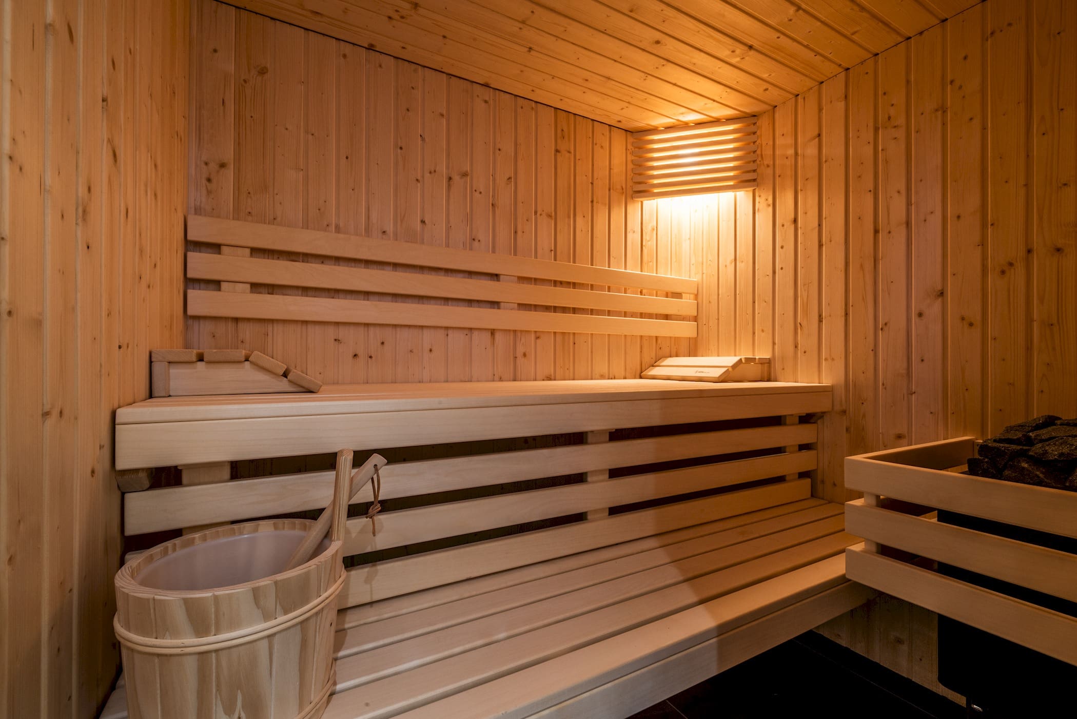 Chalet Montriond Morzine Morzine 2: 4-Bedroom Luxury Ski Chalet with Hot Tub, Morzine