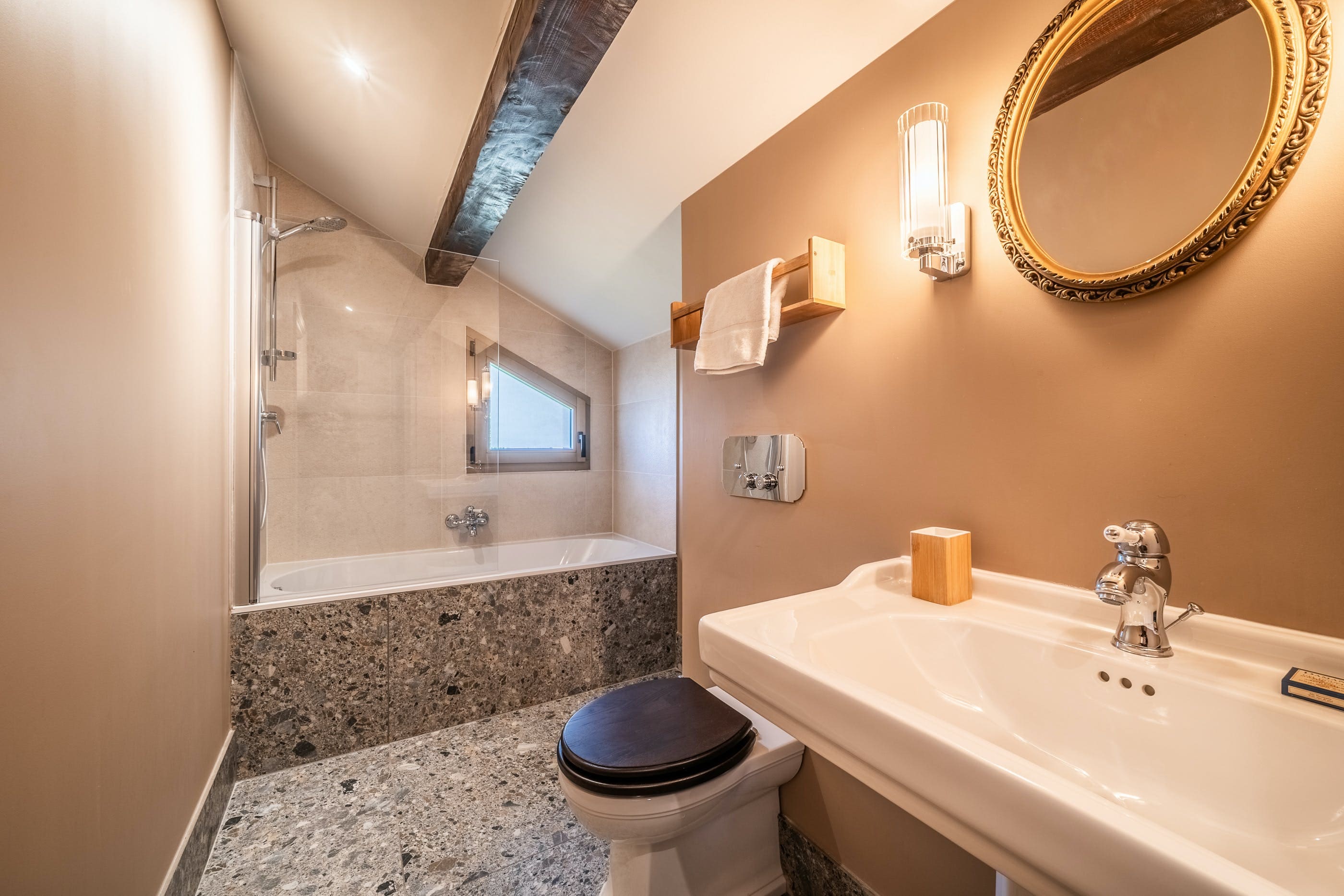 Chalet Montriond Morzine Morzine: Luxury 5-Bedroom Villa with Stunning Mountain Views, Morzine