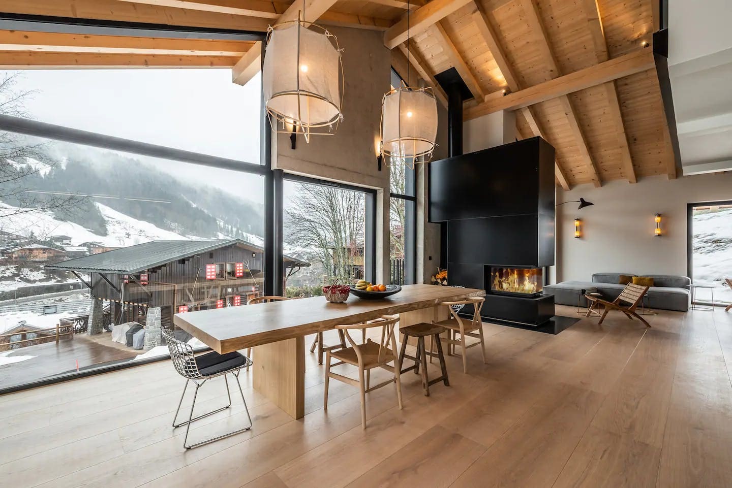 Chalet Montriond Morzine: Spacious 5-Bedroom Apartment with Hot Tub, Morzine