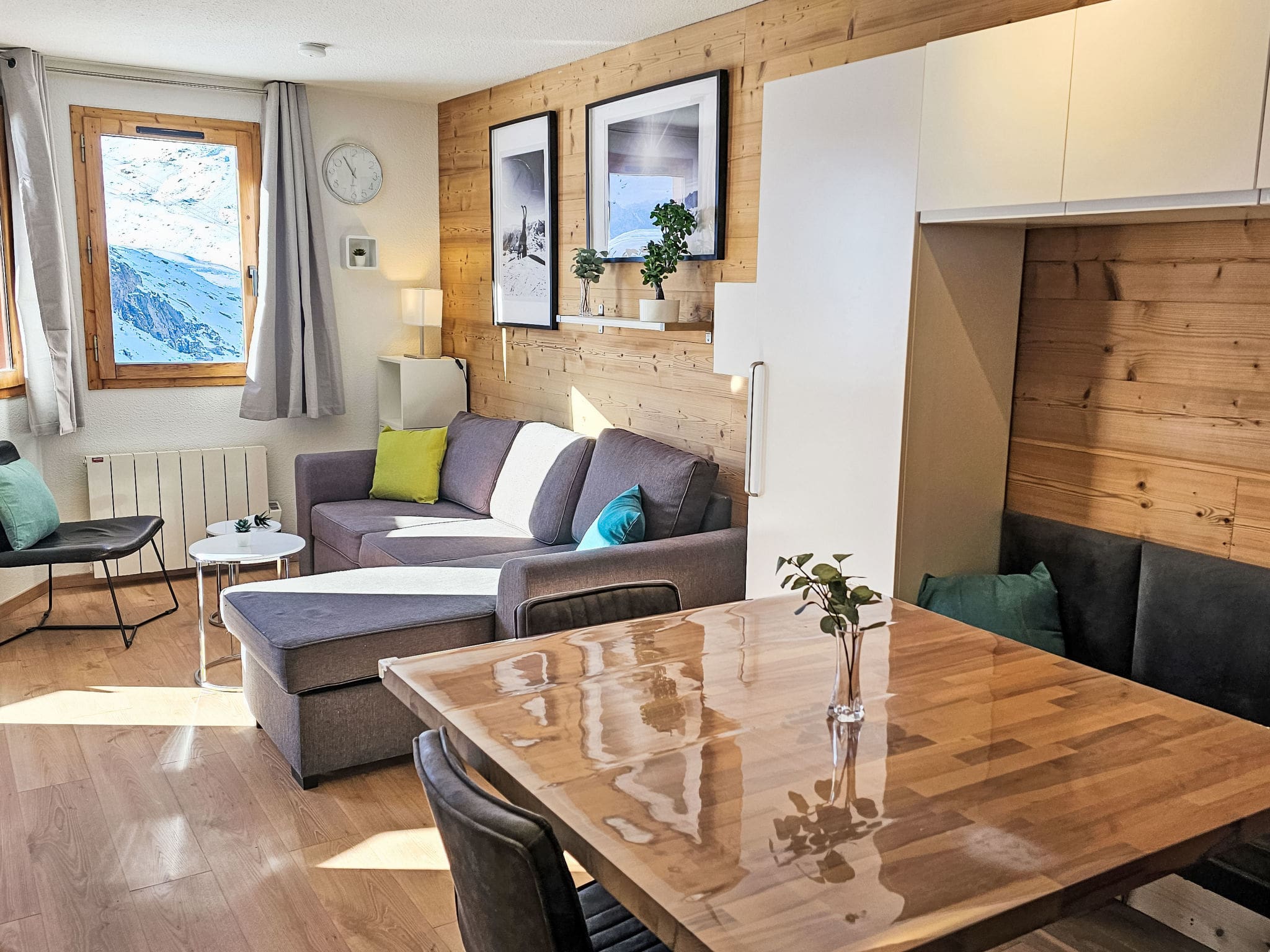 Chalet Moutiere Thorens: Contemporary 2-Bedroom Mountain Apartment with Ski Access and Panoramic Alpine Views in Val Thorens