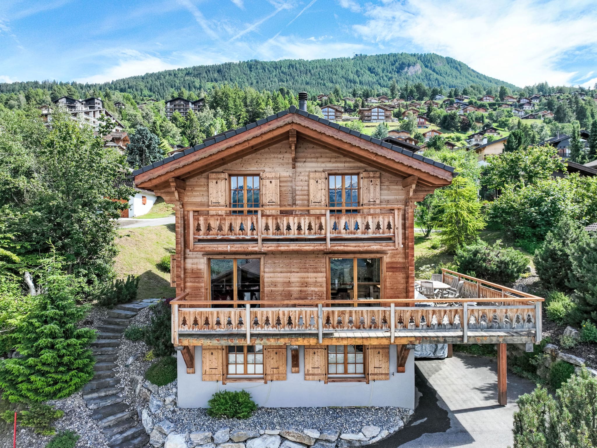 Chalet Muande Nendaz: Luxury 4-Bedroom Mountain Chalet with Stunning Alpine Views and Modern Amenities in Swiss Alps