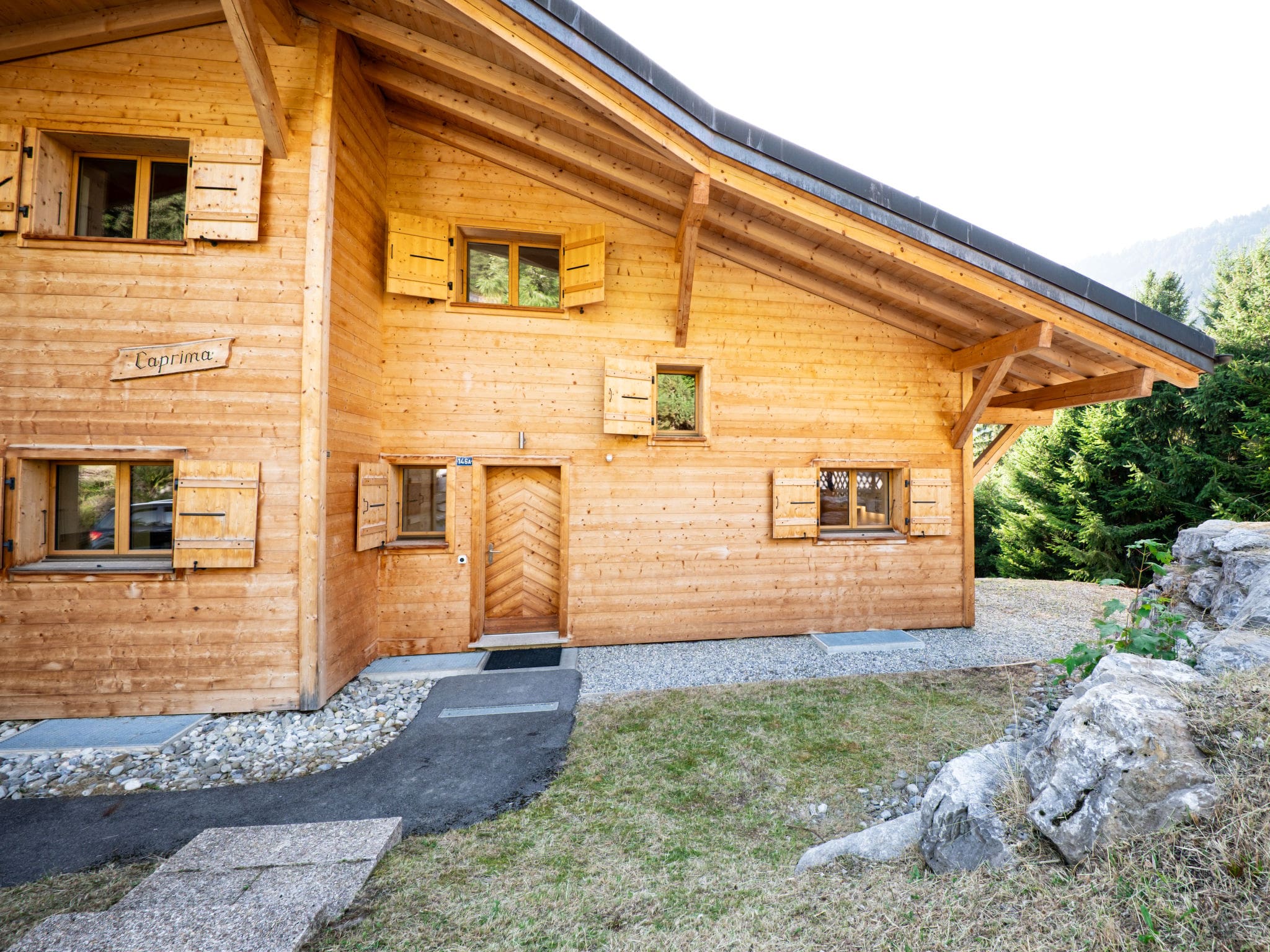 Chalet Muveran Villars: Spectacular 4-Bedroom Alpine Chalet Near Ski Slopes with Modern Furnishings in Swiss Alps
