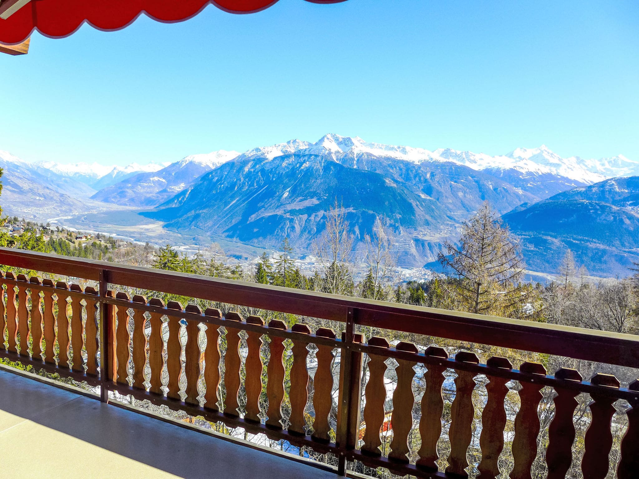 Chalet Orzival Crans-Montana: Elegant 2-Bedroom Alpine Apartment with Mountain Views and Modern Amenities in Swiss Resort Town